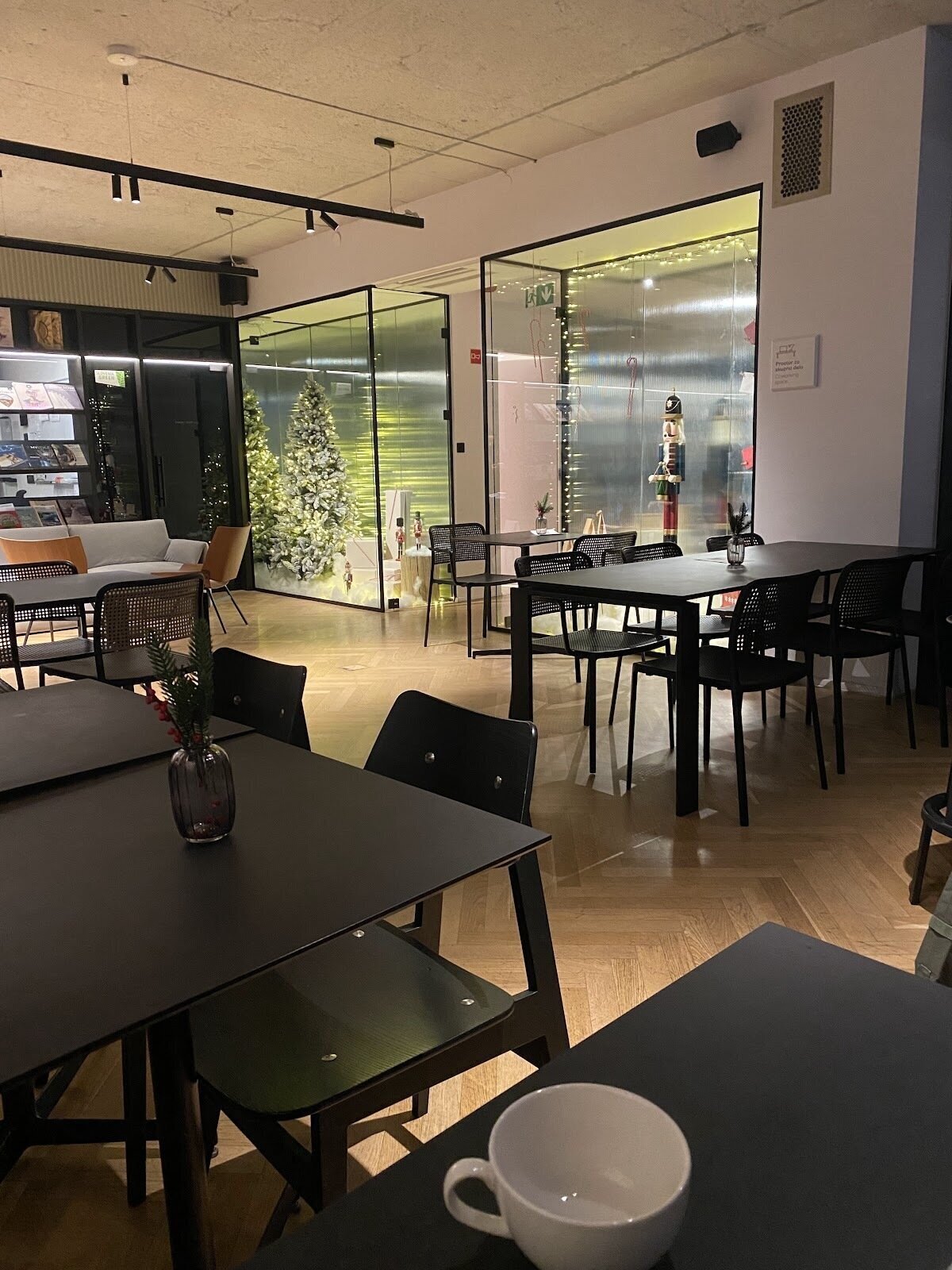 <span class="translation_missing" title="translation missing: en.meta.location_title, location_name: neubar, city: Ljubljana">Location Title</span>