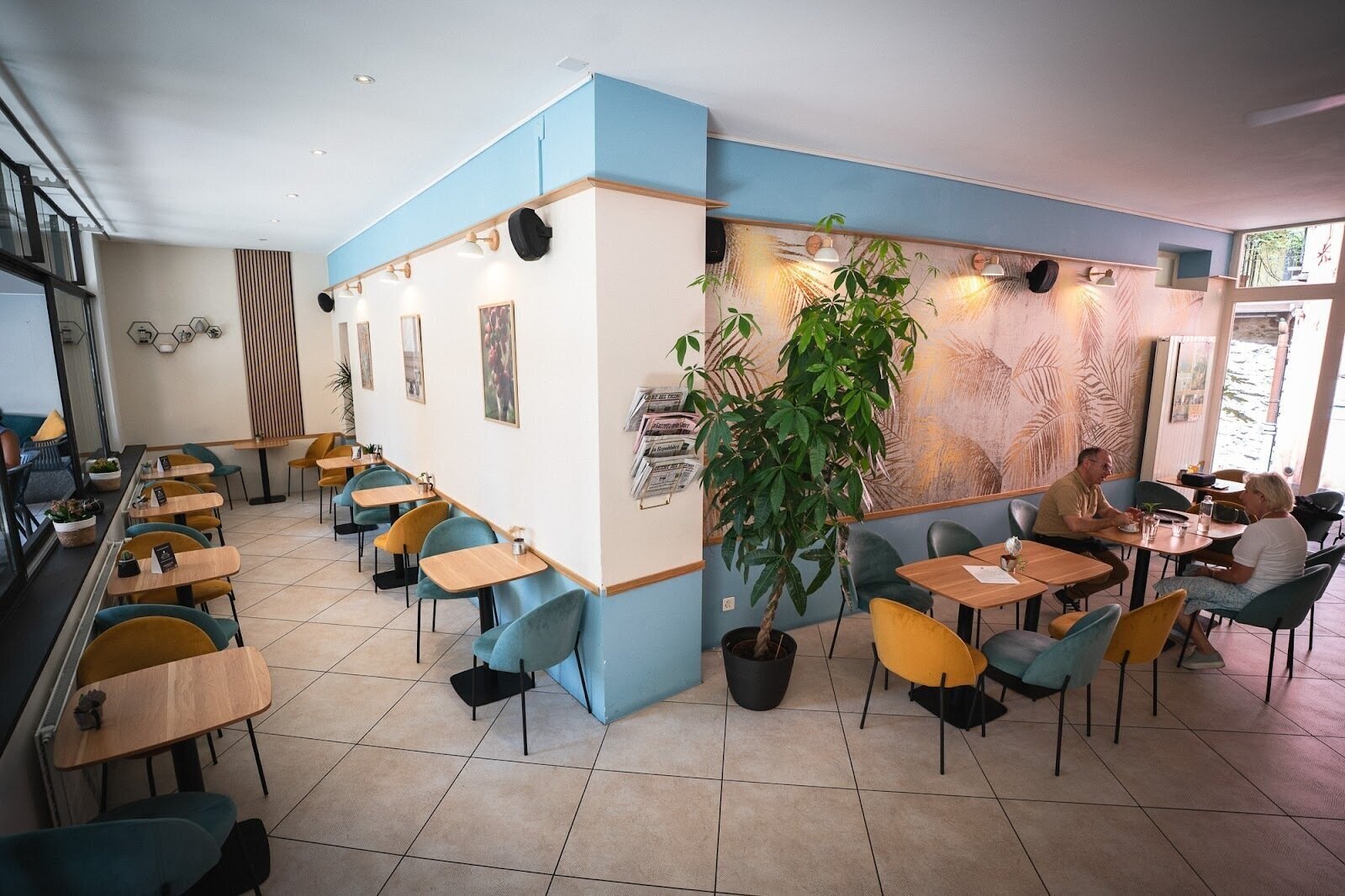 <span class="translation_missing" title="translation missing: en.meta.location_title, location_name: MOKA CAFFE&#39;, city: Locarno">Location Title</span>