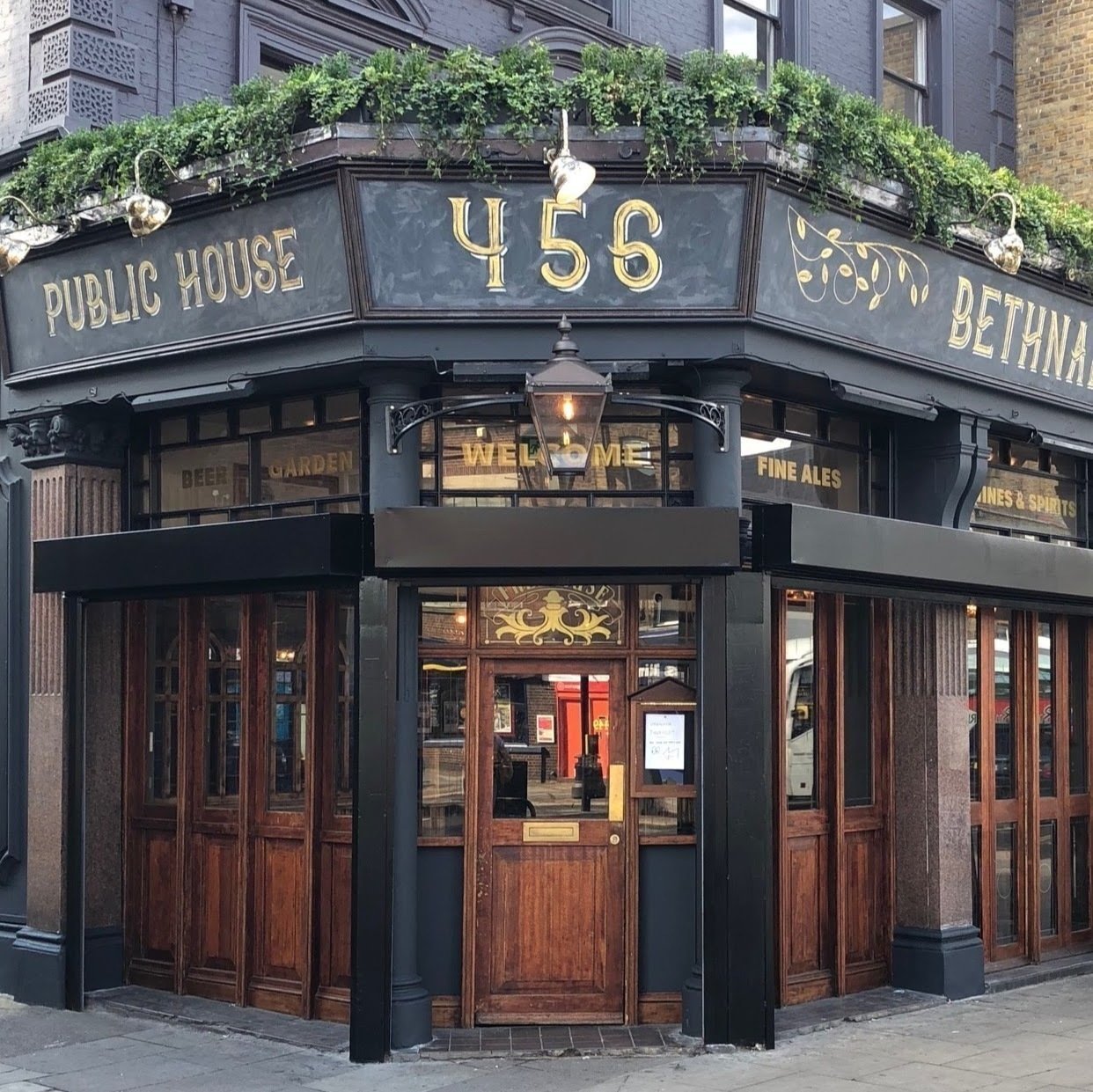 <span class="translation_missing" title="translation missing: en.meta.location_title, location_name: Bethnal Green Tavern, city: London">Location Title</span>