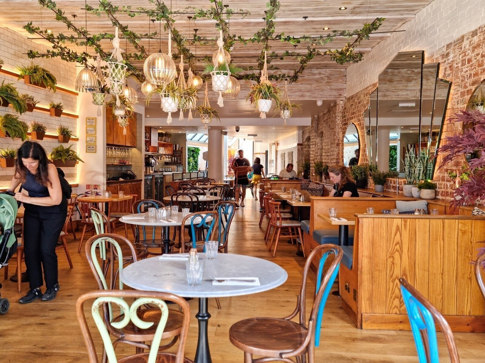 <span class="translation_missing" title="translation missing: en.meta.location_title, location_name: Bob&#39;s Café Muswell Hill, city: London">Location Title</span>