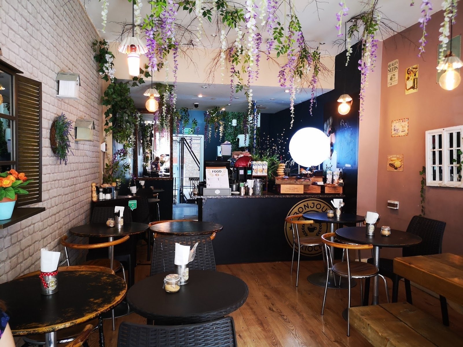 <span class="translation_missing" title="translation missing: en.meta.location_title, location_name: Bonjour Brioche, city: London">Location Title</span>