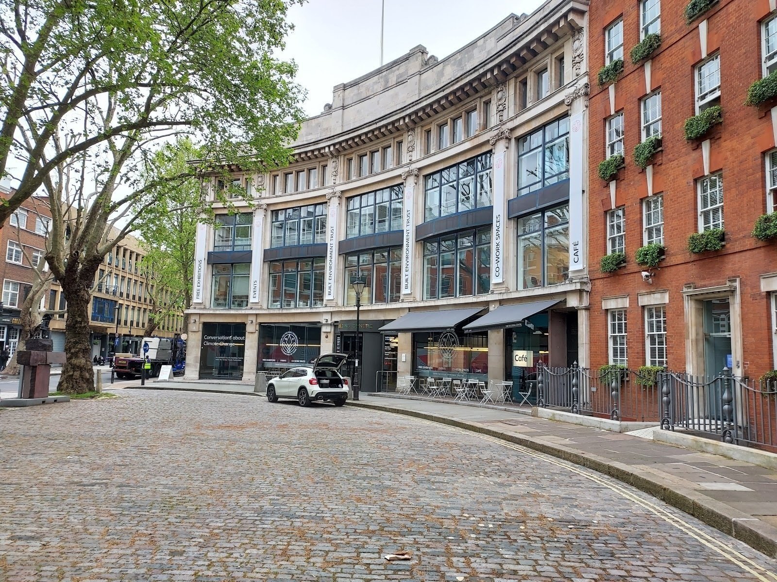 <span class="translation_missing" title="translation missing: en.meta.location_title, location_name: Building Centre, city: London">Location Title</span>