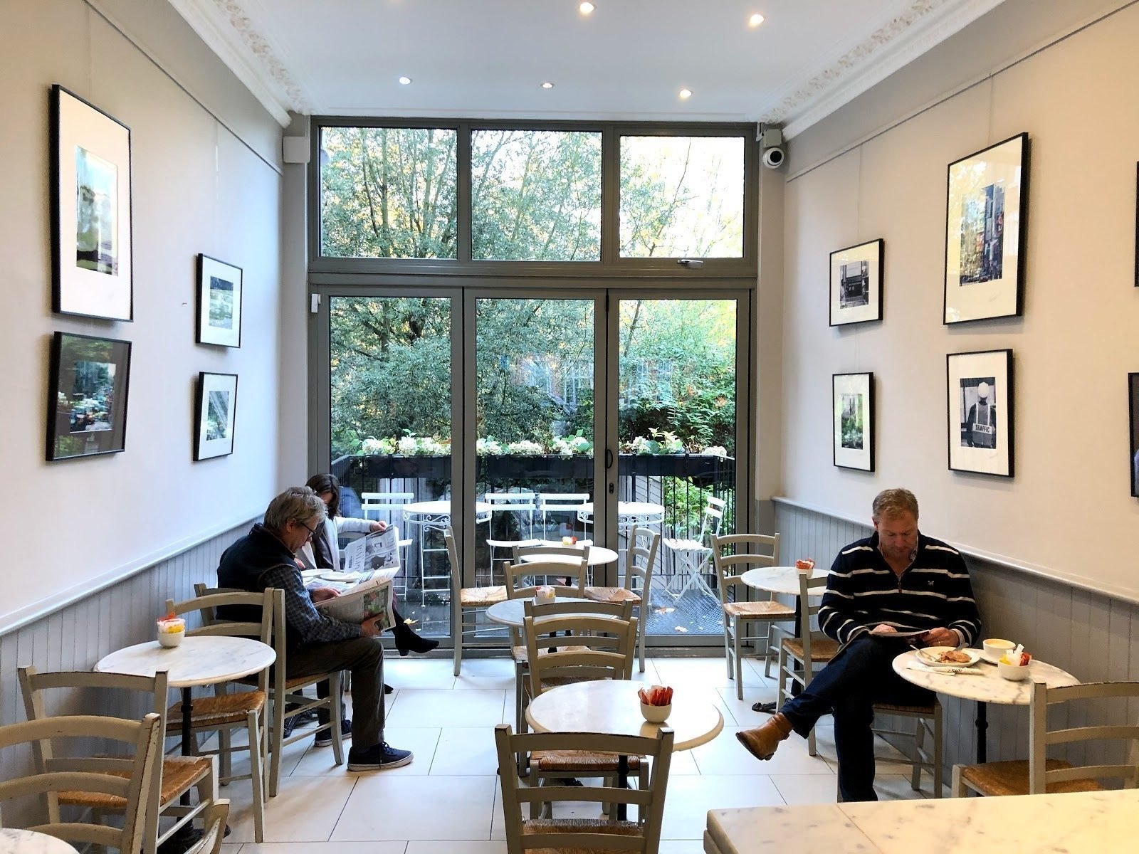 <span class="translation_missing" title="translation missing: en.meta.location_title, location_name: C&#39;est Ici, city: London">Location Title</span>