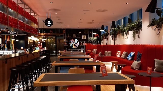 citizenM London Victoria Station hotel