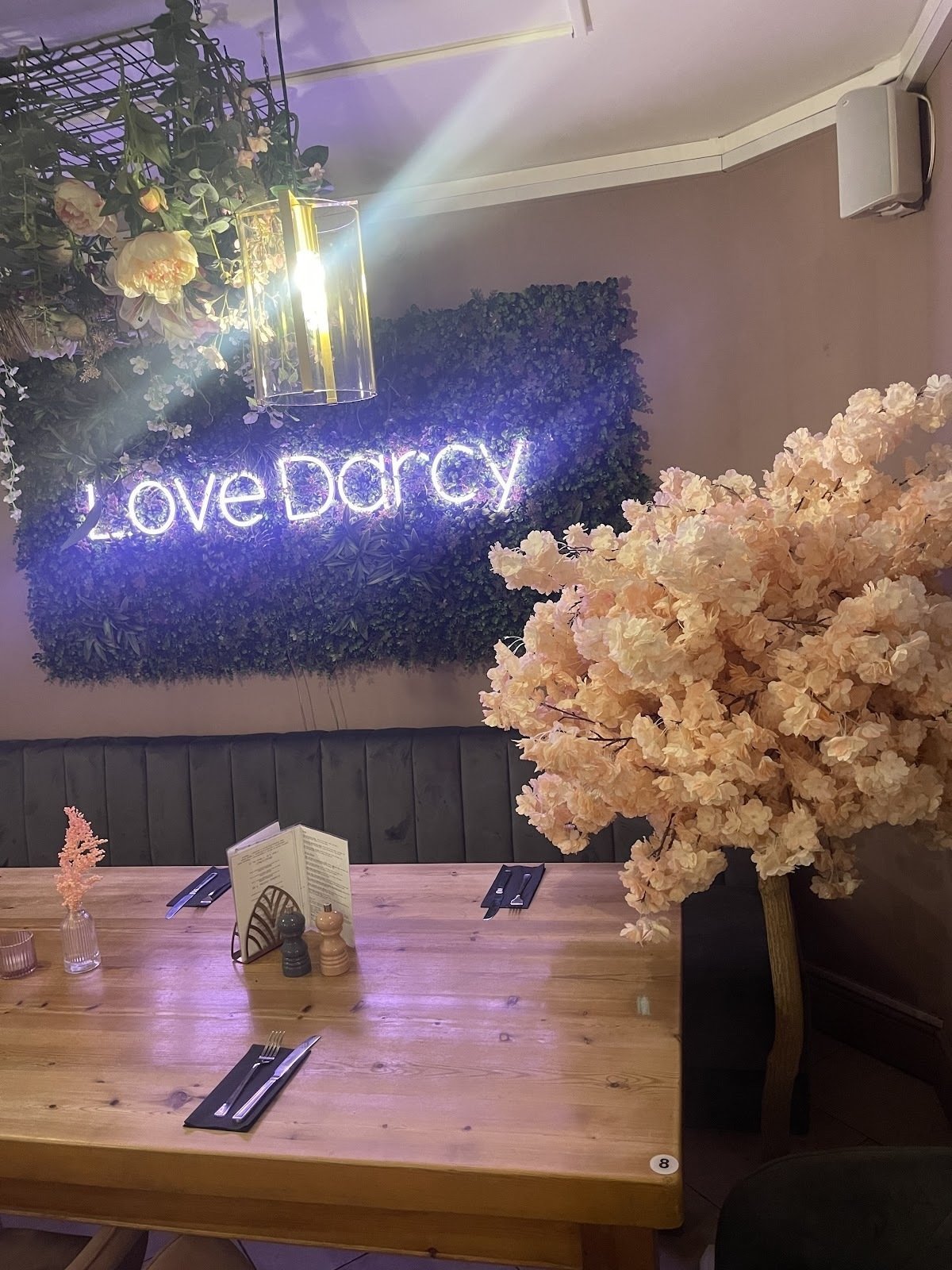 <span class="translation_missing" title="translation missing: en.meta.location_title, location_name: Darcy&#39;s Bar &amp; Restaurant, city: London">Location Title</span>