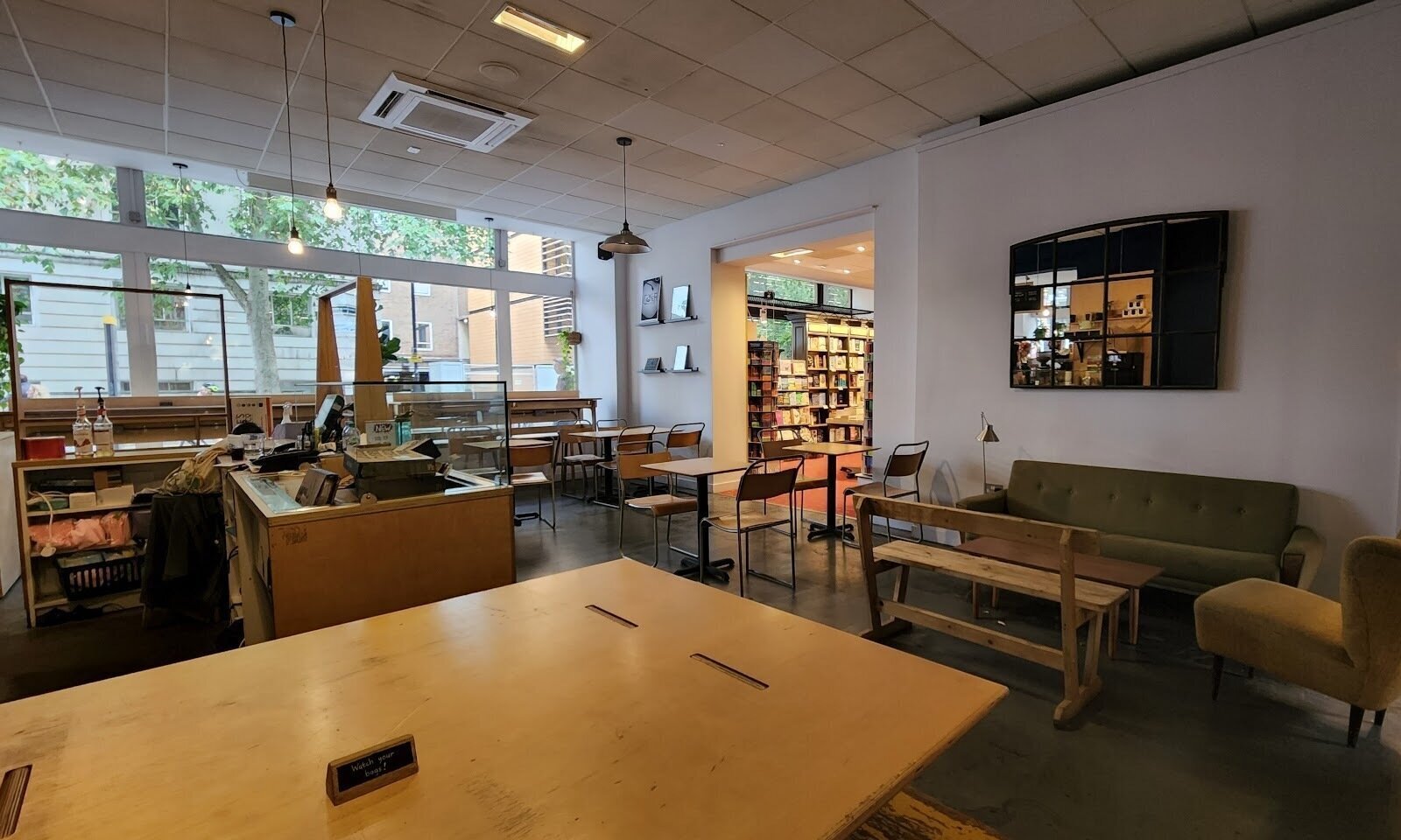 <span class="translation_missing" title="translation missing: en.meta.location_title, location_name: Dillons Coffee, city: London">Location Title</span>
