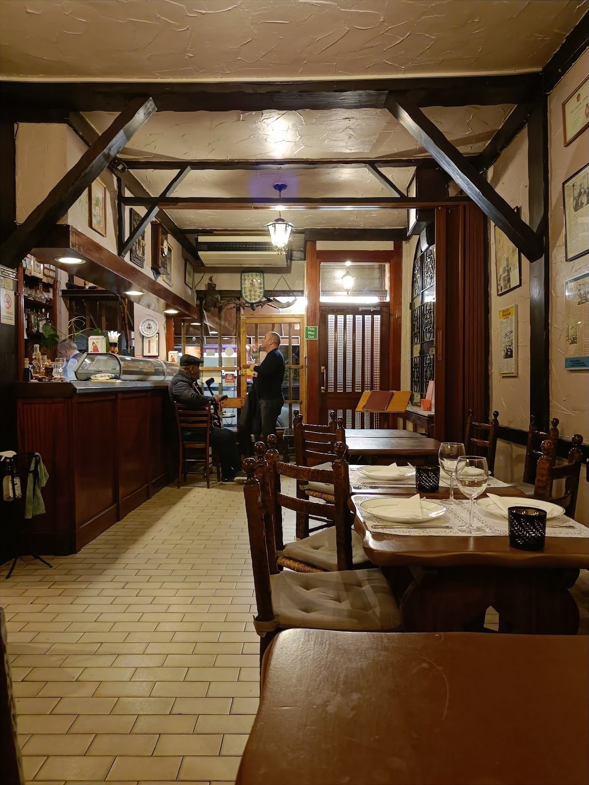 <span class="translation_missing" title="translation missing: en.meta.location_title, location_name: Don Pepe, city: London">Location Title</span>