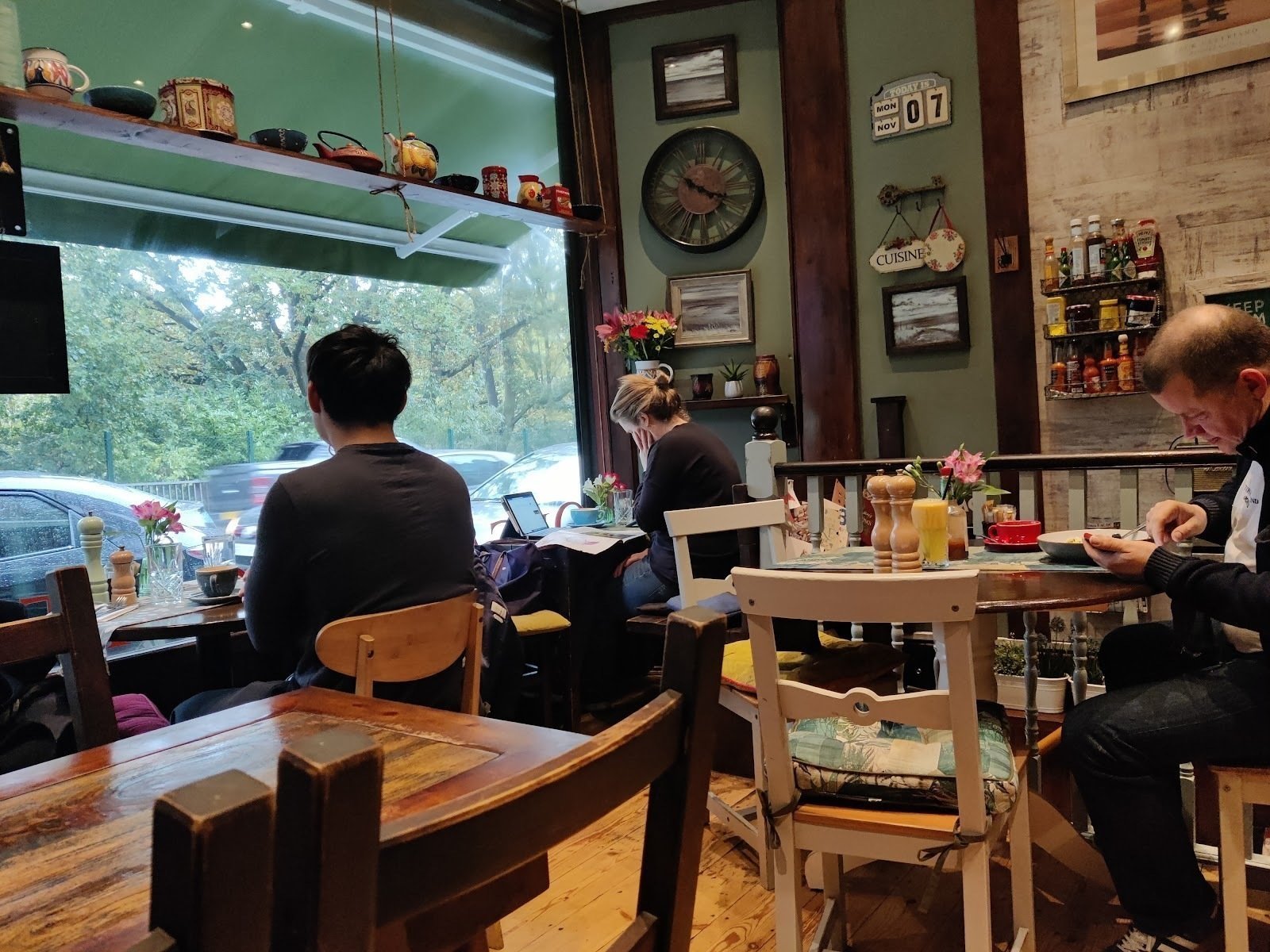 <span class="translation_missing" title="translation missing: en.meta.location_title, location_name: Food Room, city: London">Location Title</span>
