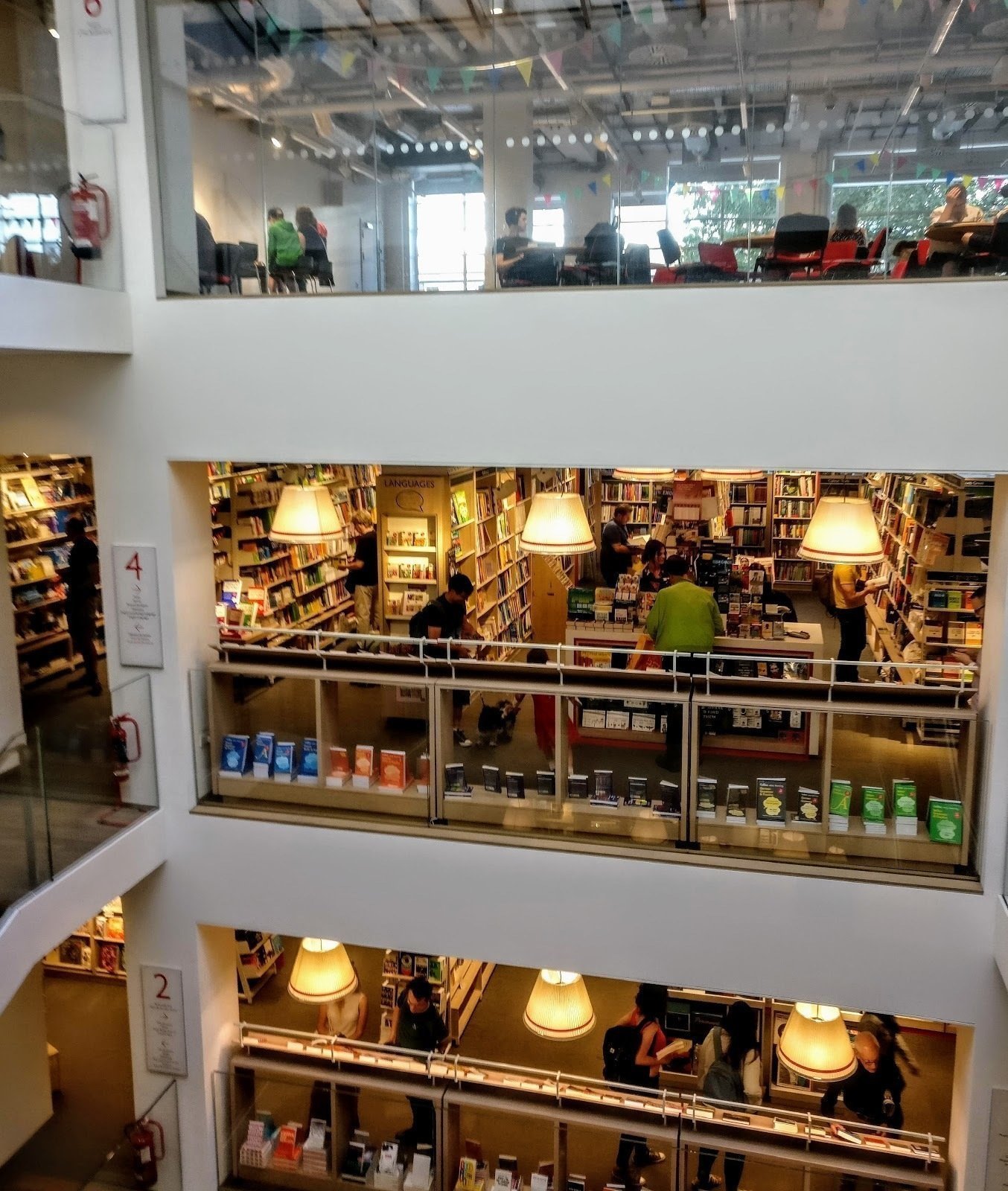 <span class="translation_missing" title="translation missing: en.meta.location_title, location_name: Foyles Cafe, city: London">Location Title</span>