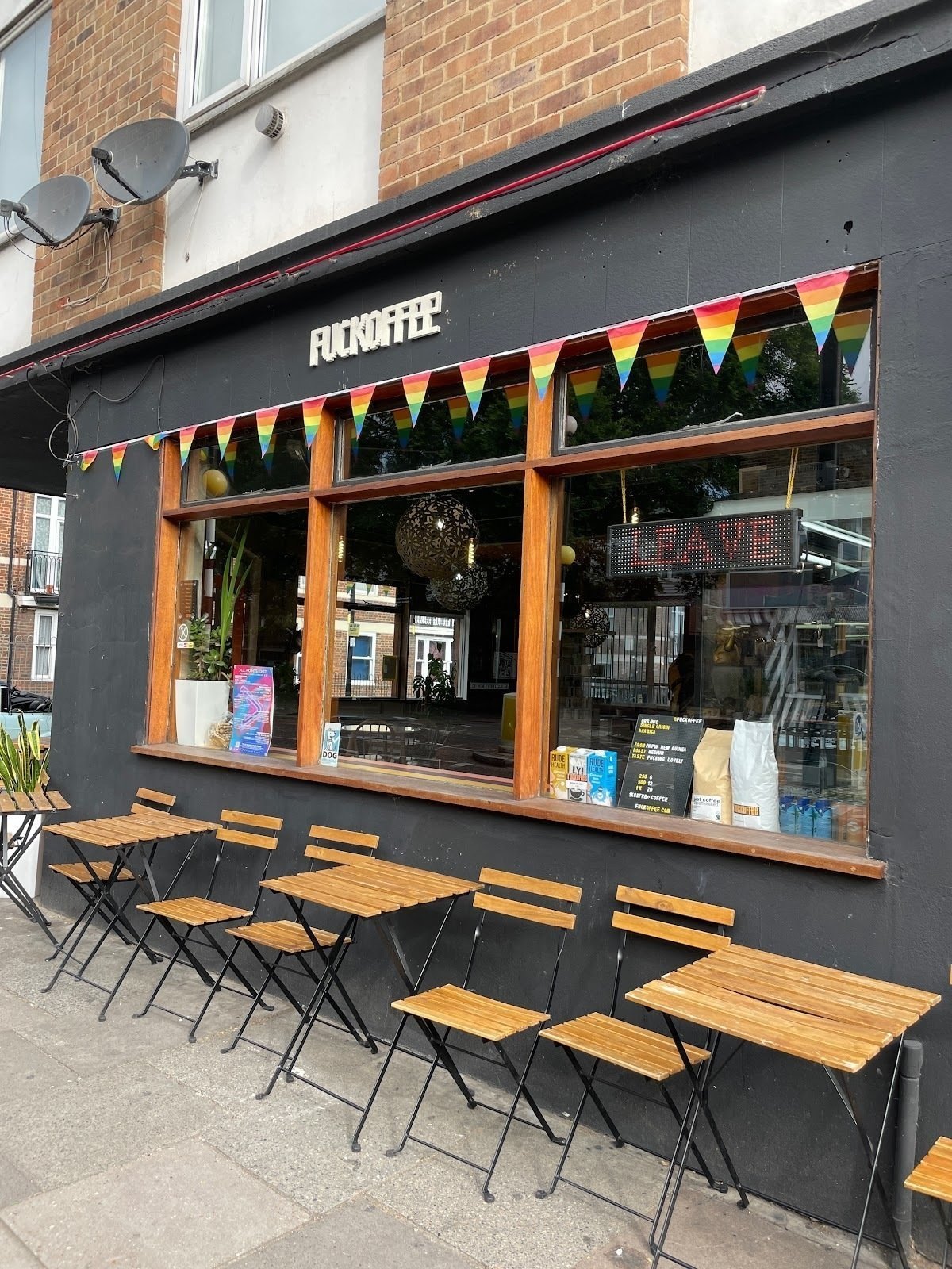 <span class="translation_missing" title="translation missing: en.meta.location_title, location_name: Fuckoffee, city: London">Location Title</span>