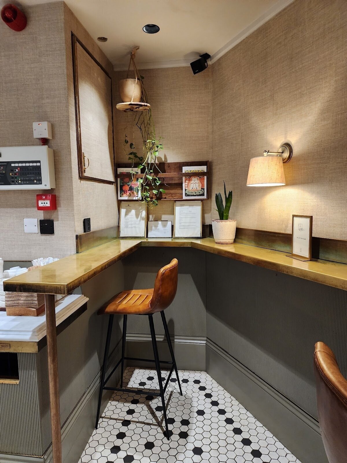 <span class="translation_missing" title="translation missing: en.meta.location_title, location_name: Hagen Espresso Bar (Hagen Mayfair), city: London">Location Title</span>