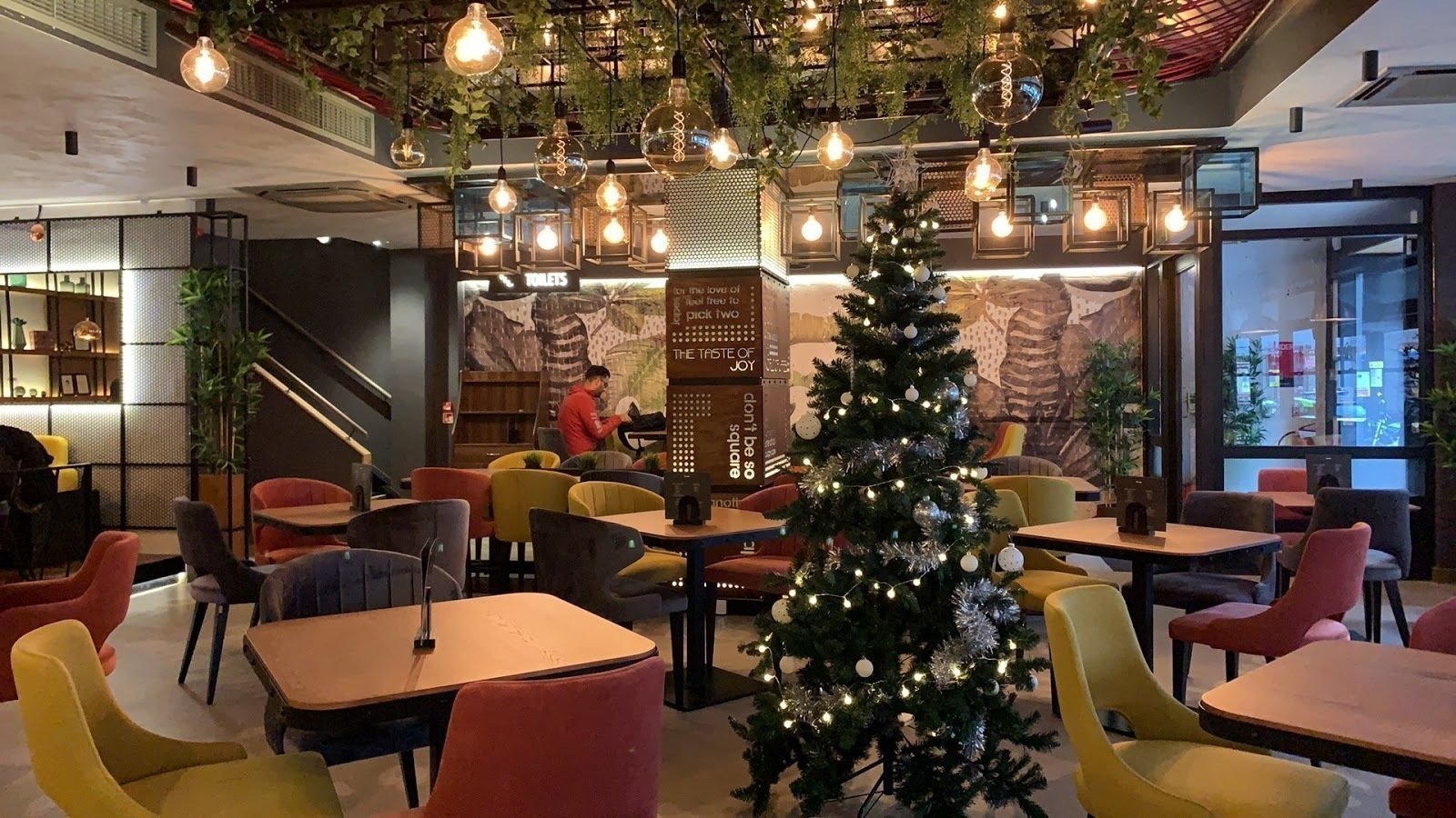 <span class="translation_missing" title="translation missing: en.meta.location_title, location_name: Japes, city: London">Location Title</span>