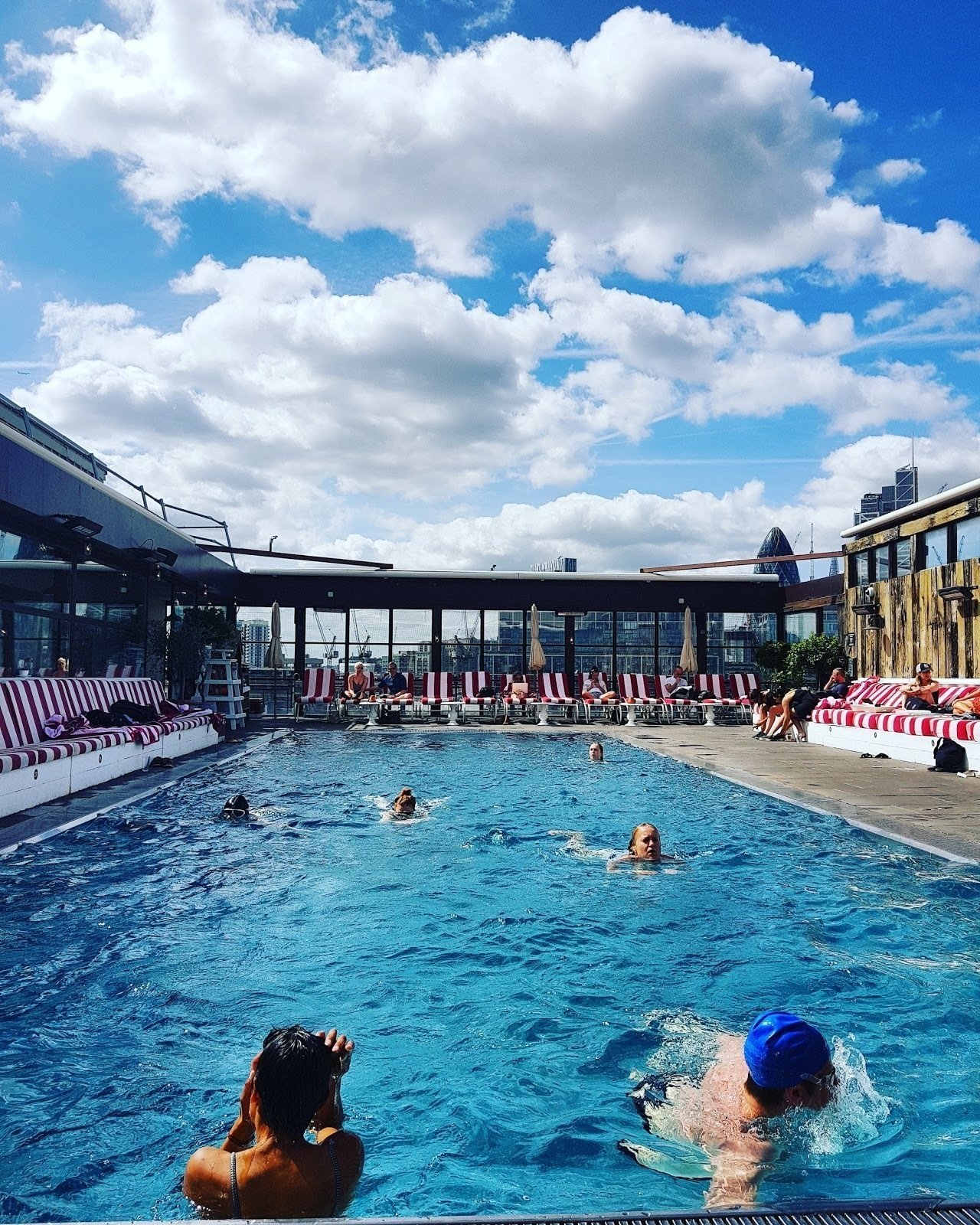 <span class="translation_missing" title="translation missing: en.meta.location_title, location_name: Shoreditch House, city: London">Location Title</span>