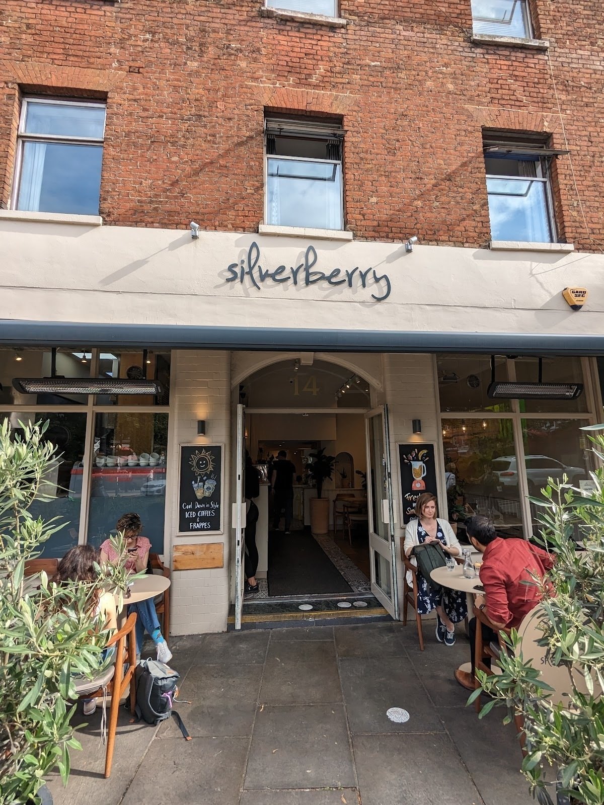 <span class="translation_missing" title="translation missing: en.meta.location_title, location_name: Silverberry, city: London">Location Title</span>