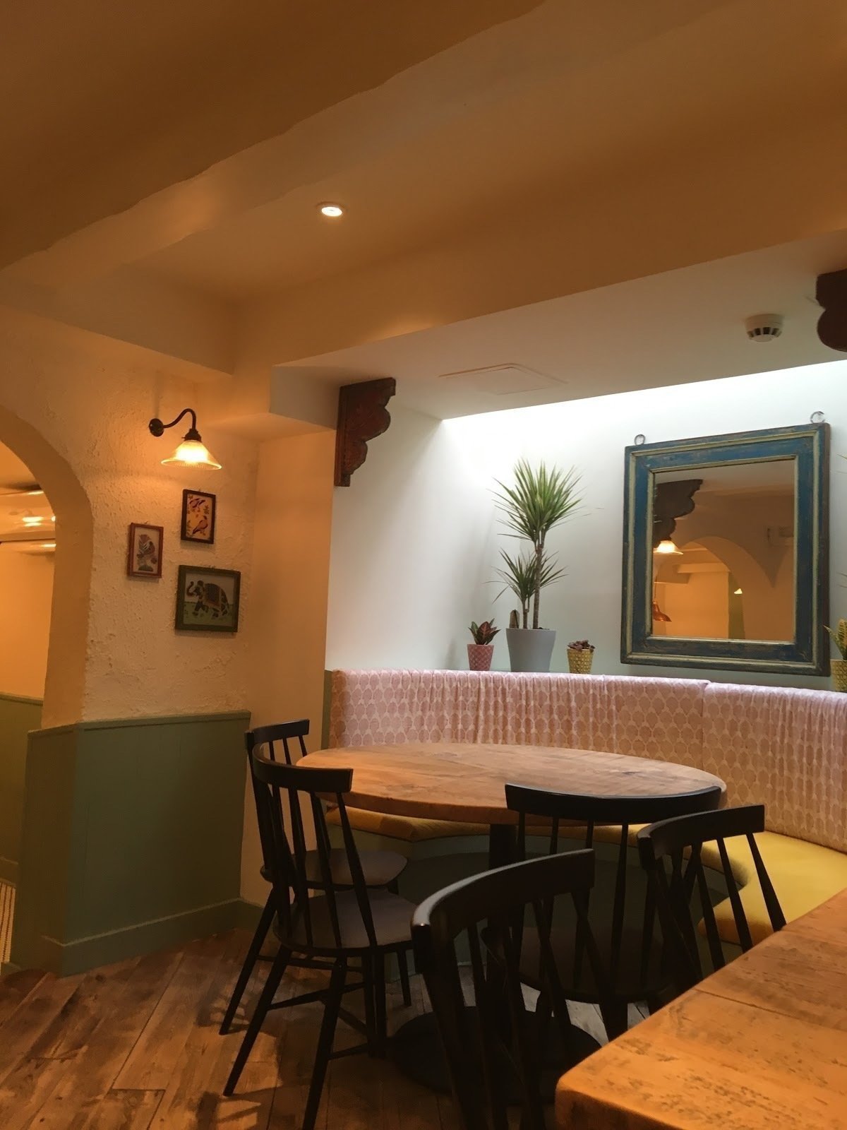 <span class="translation_missing" title="translation missing: en.meta.location_title, location_name: Spice Deli, city: London">Location Title</span>