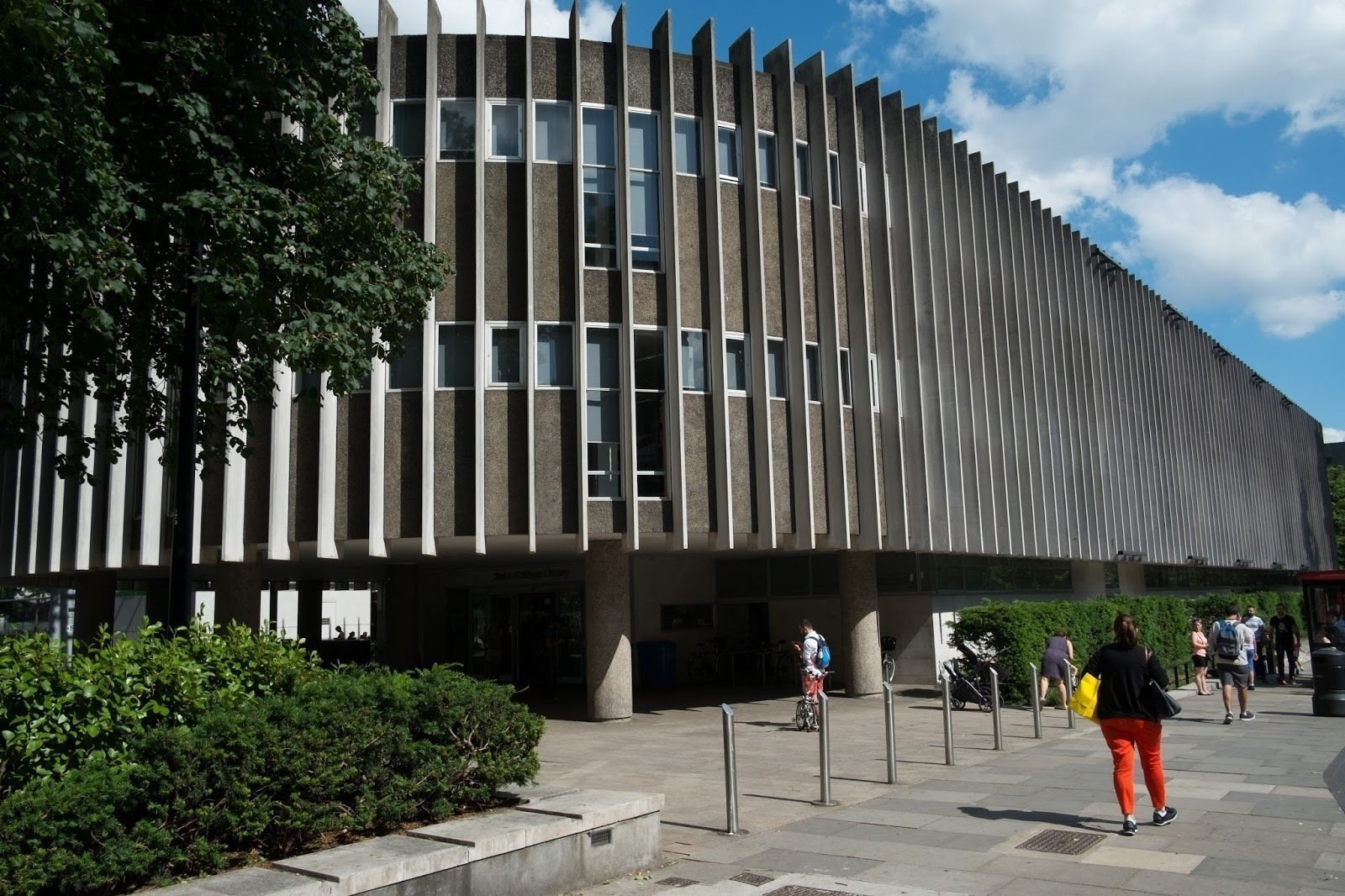 <span class="translation_missing" title="translation missing: en.meta.location_title, location_name: Swiss Cottage Library, city: London">Location Title</span>