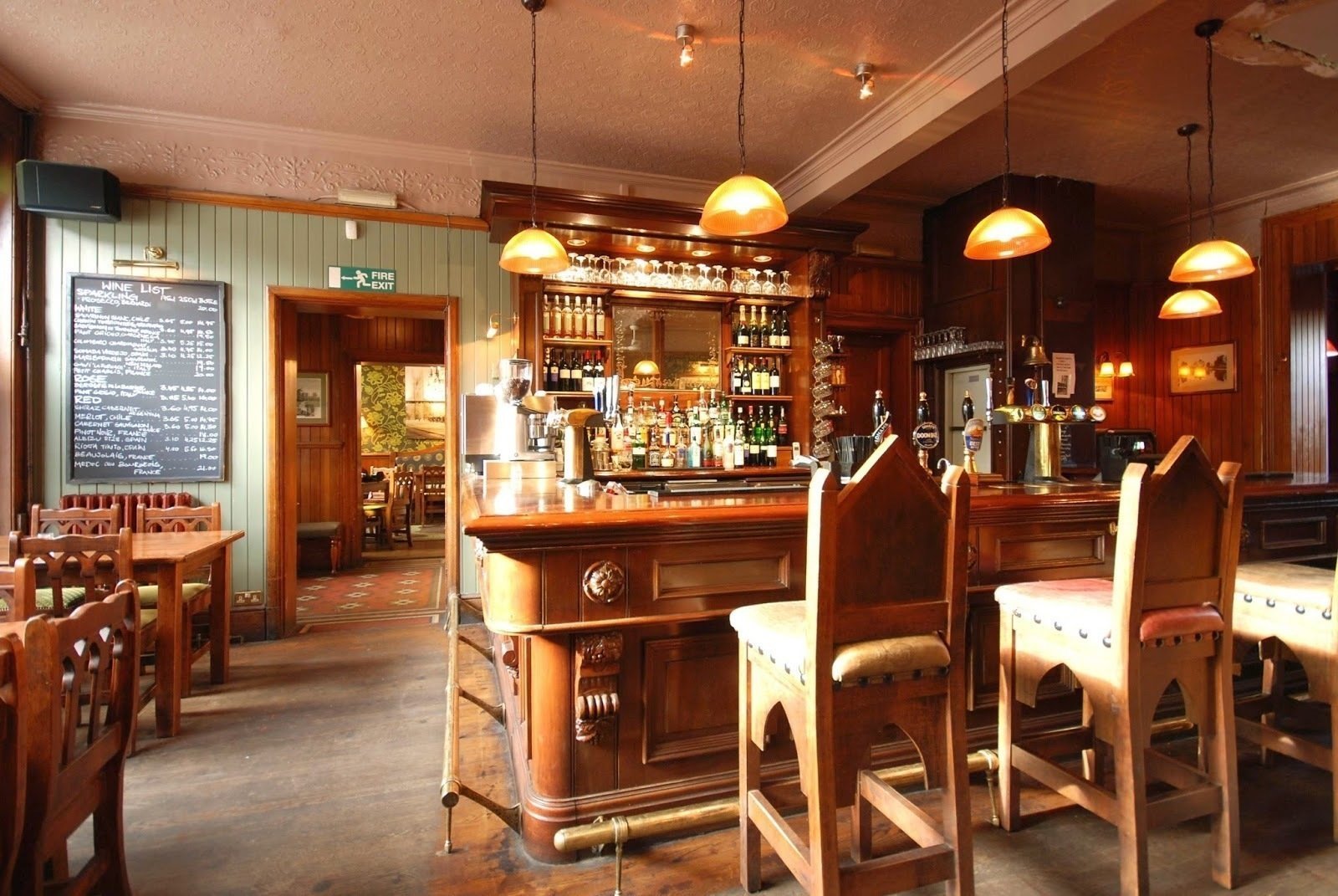 <span class="translation_missing" title="translation missing: en.meta.location_title, location_name: The Warwick Castle, city: London">Location Title</span>