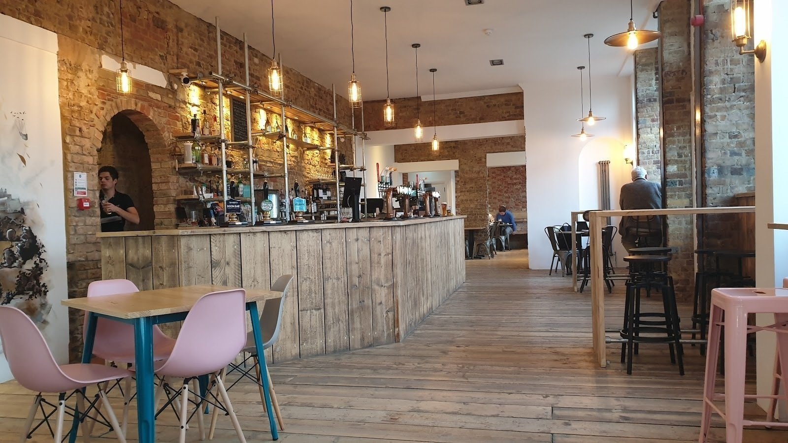 <span class="translation_missing" title="translation missing: en.meta.location_title, location_name: The Woodman Pub, city: London">Location Title</span>