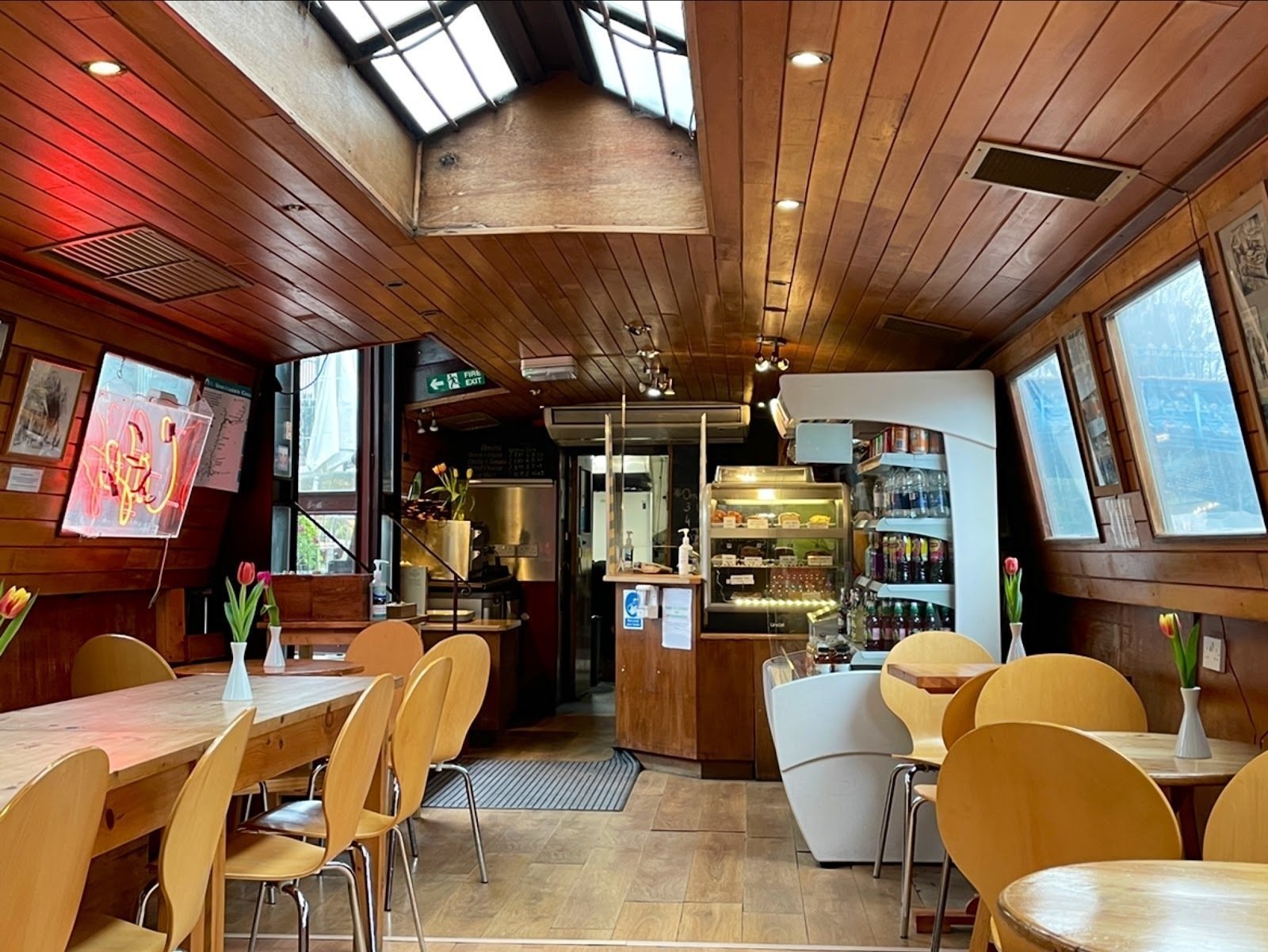 <span class="translation_missing" title="translation missing: en.meta.location_title, location_name: Waterside Cafe, city: London">Location Title</span>