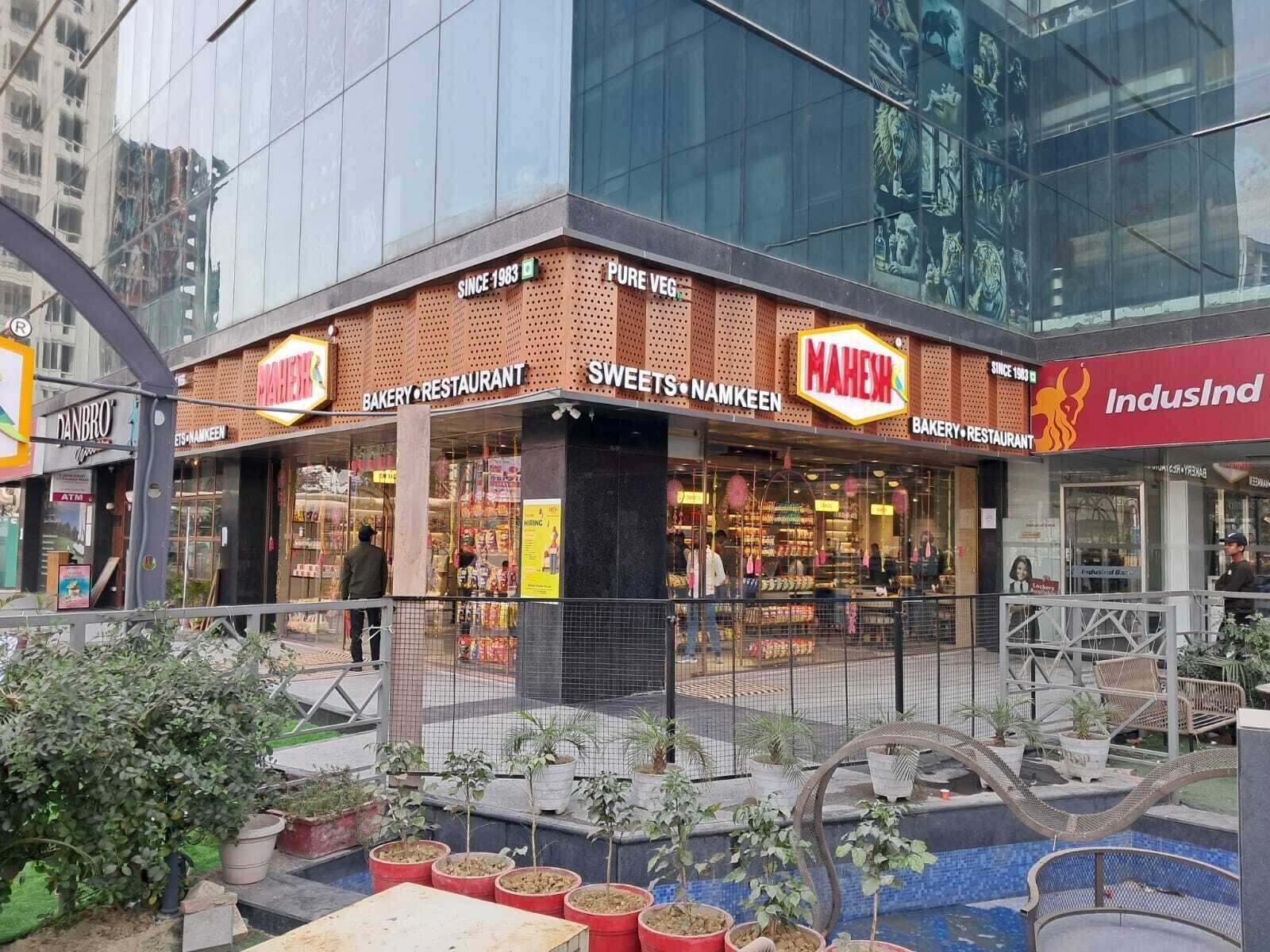 <span class="translation_missing" title="translation missing: en.meta.location_title, location_name: Mahesh Sweets &amp; Restaurants, city: Lucknow">Location Title</span>