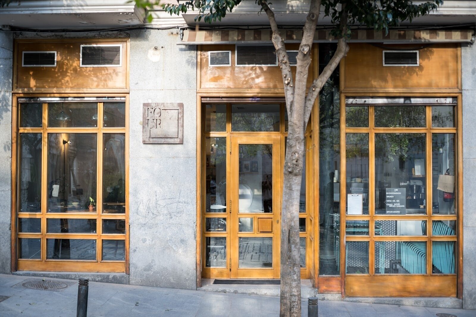 <span class="translation_missing" title="translation missing: en.meta.location_title, location_name: FOUR Madrid — Specialty coffee &amp; Natural wine, city: Madrid">Location Title</span>