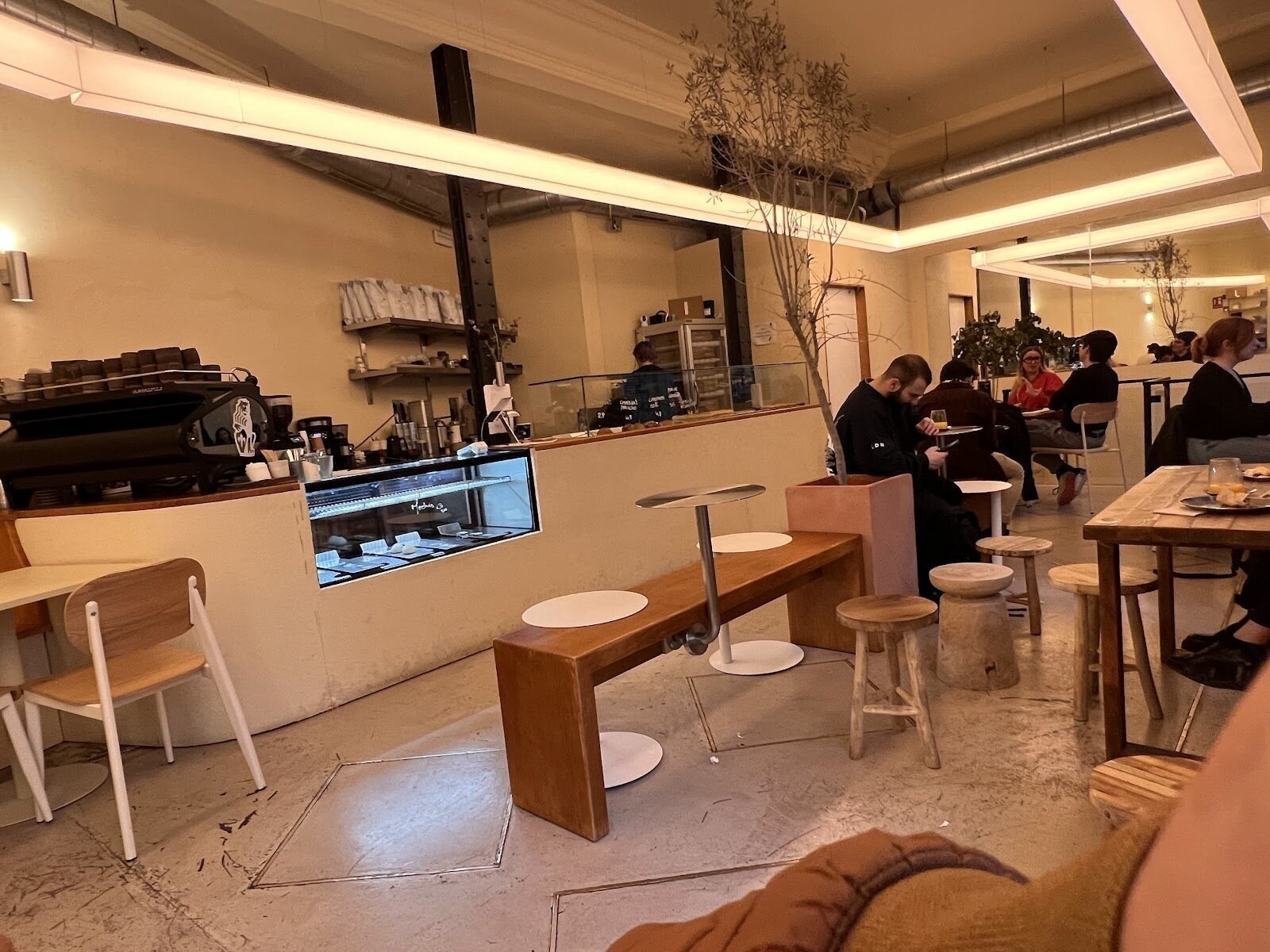 <span class="translation_missing" title="translation missing: en.meta.location_title, location_name: Kohi, city: Madrid">Location Title</span>