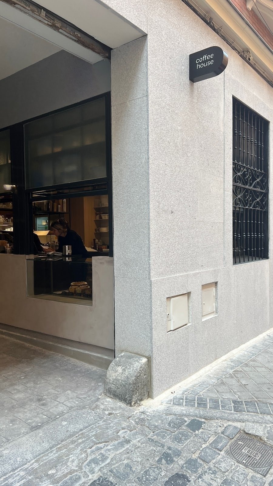 <span class="translation_missing" title="translation missing: en.meta.location_title, location_name: Osom Coffee House, city: Madrid">Location Title</span>