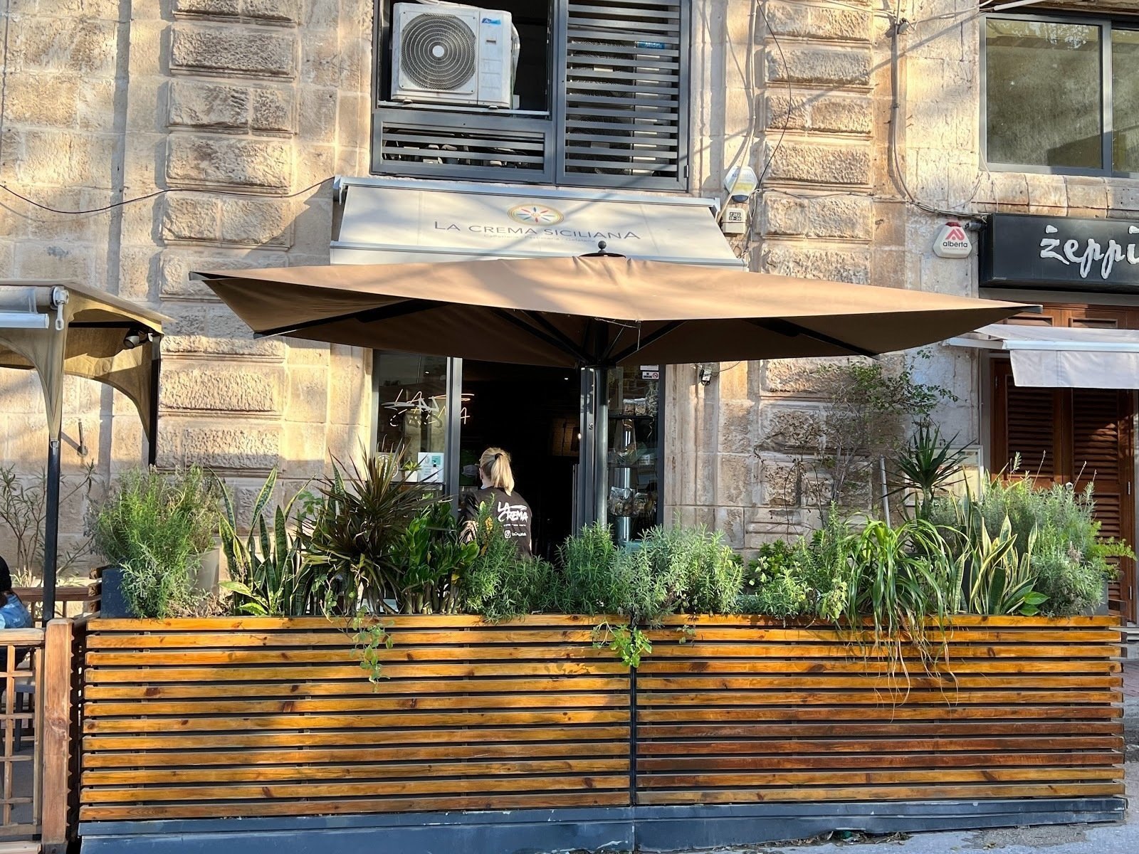 <span class="translation_missing" title="translation missing: en.meta.location_title, location_name: La Crema, city: Malta">Location Title</span>
