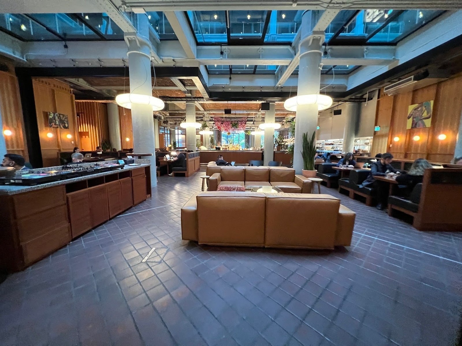 <span class="translation_missing" title="translation missing: en.meta.location_title, location_name: Ducie Street Warehouse, city: Manchester">Location Title</span>