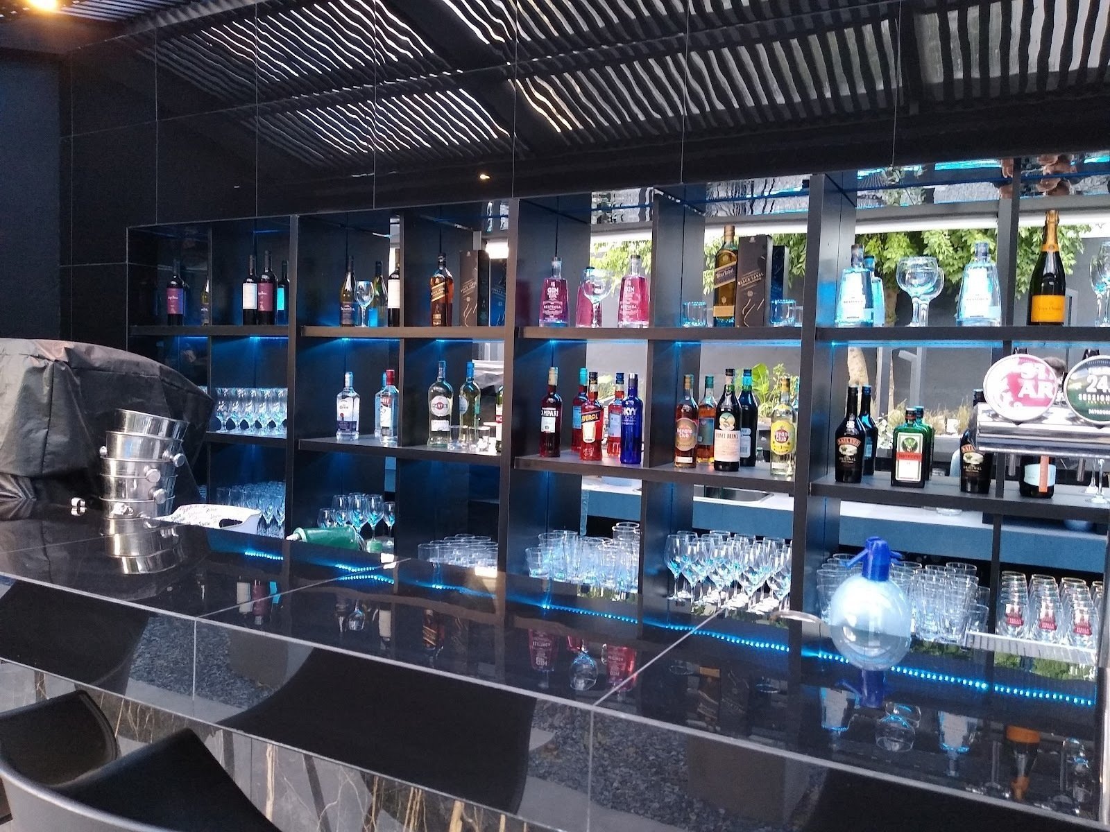 <span class="translation_missing" title="translation missing: en.meta.location_title, location_name: Theos café, bar y crypto, city: Mar del Plata">Location Title</span>