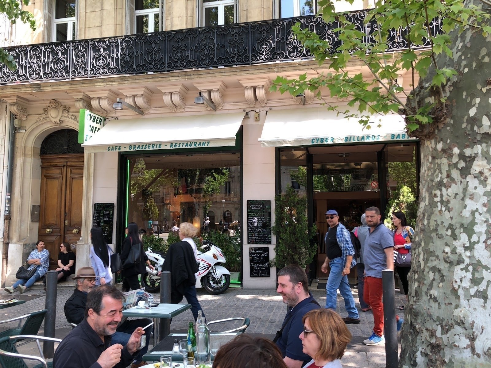 <span class="translation_missing" title="translation missing: en.meta.location_title, location_name: Cyberyann Café, city: Marseille">Location Title</span>