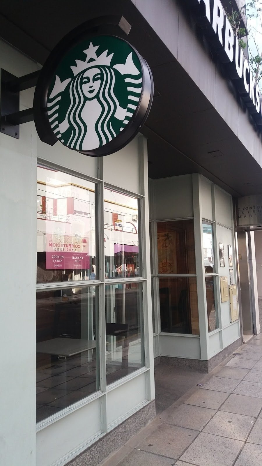 <span class="translation_missing" title="translation missing: en.meta.location_title, location_name: Starbucks Gral. Alvear, city: Martínez">Location Title</span>