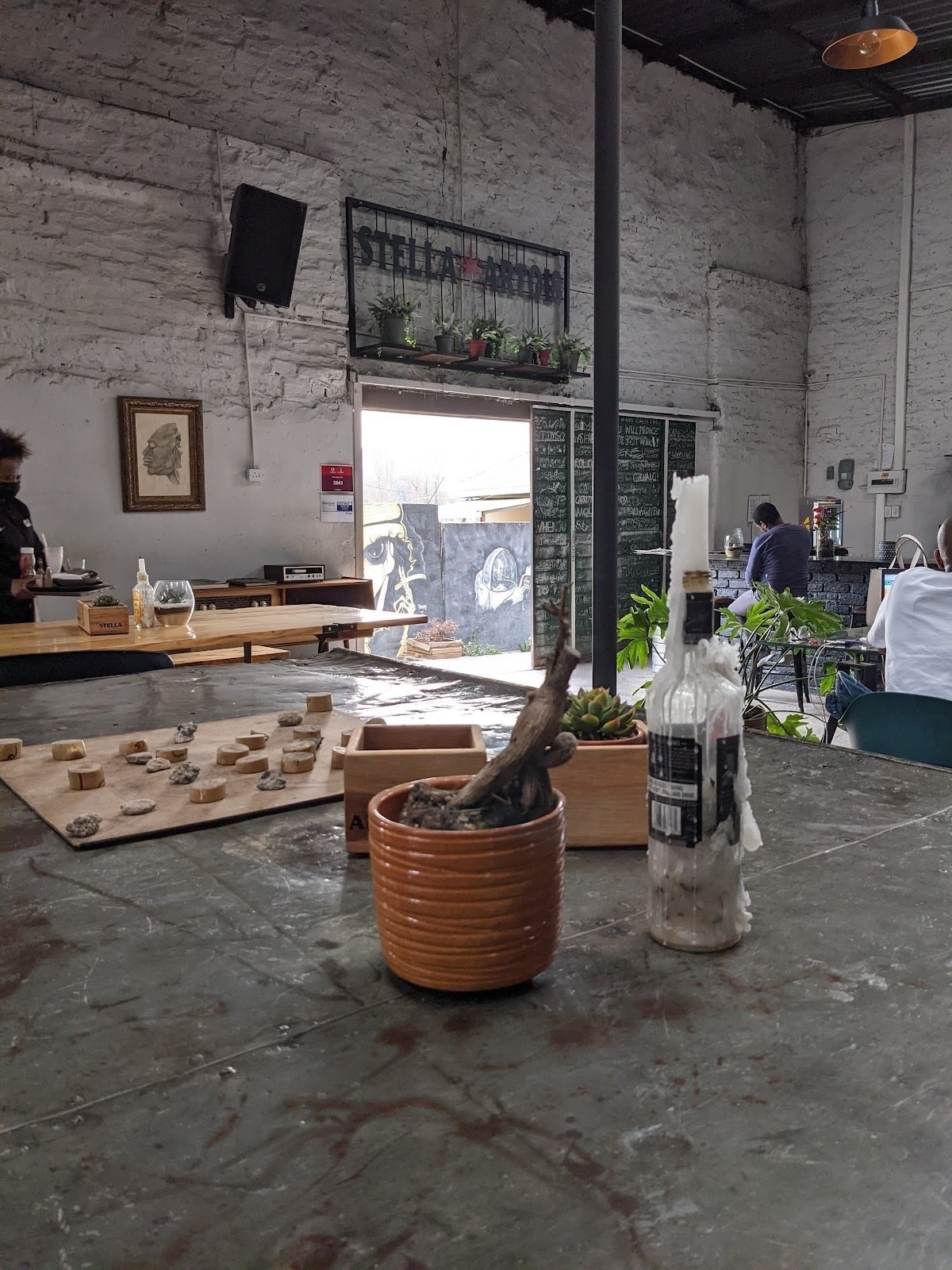 <span class="translation_missing" title="translation missing: en.meta.location_title, location_name: Café What?, city: Maseru">Location Title</span>