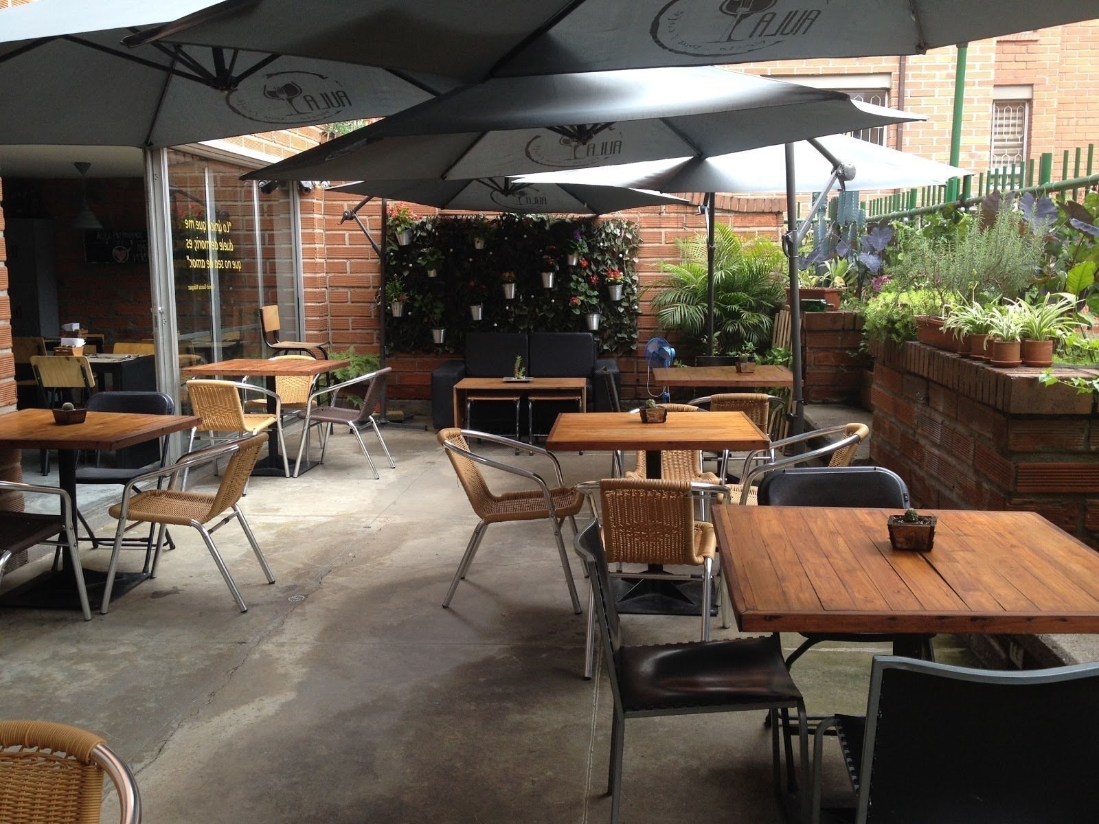 <span class="translation_missing" title="translation missing: en.meta.location_title, location_name: Restaurante Aula, city: Medellin">Location Title</span>