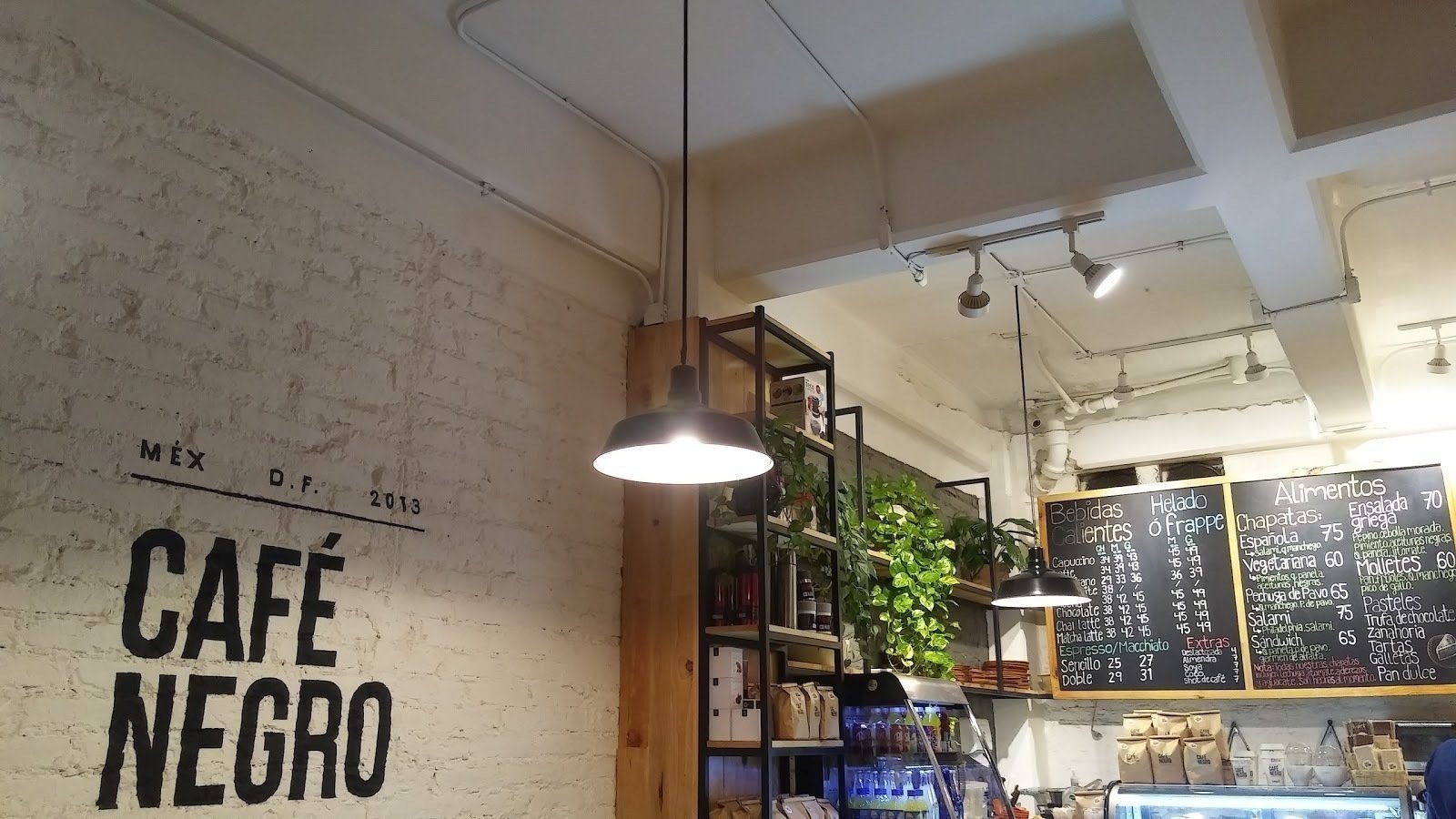 <span class="translation_missing" title="translation missing: en.meta.location_title, location_name: Café Negro, city: Mexico City">Location Title</span>