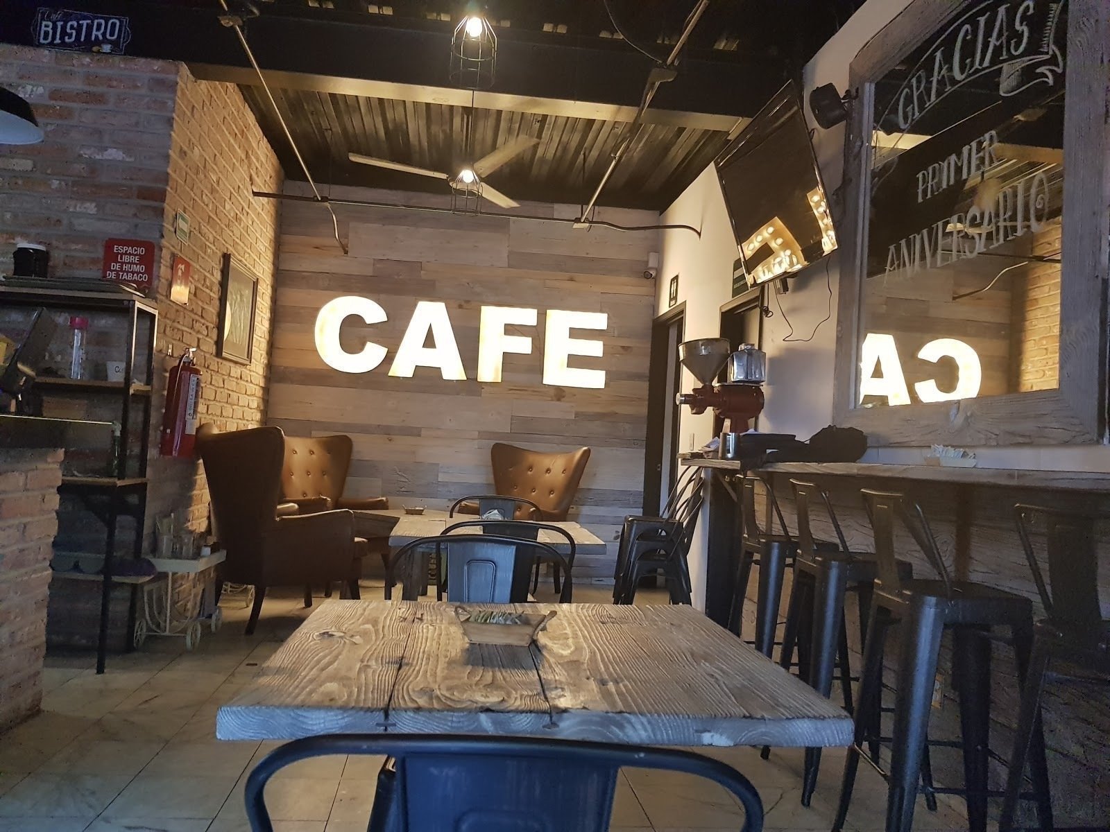 <span class="translation_missing" title="translation missing: en.meta.location_title, location_name: Cibeles Gran Café, city: Mexico City">Location Title</span>