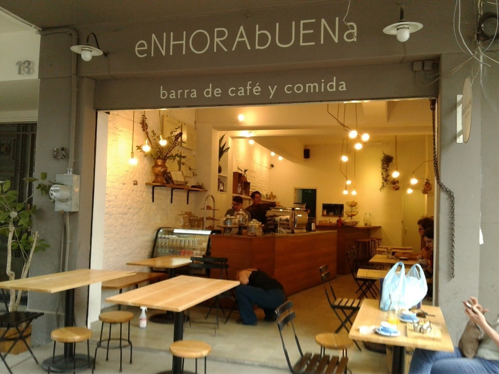 <span class="translation_missing" title="translation missing: en.meta.location_title, location_name: eNHORAbUENa CAFÉ, city: Mexico City">Location Title</span>