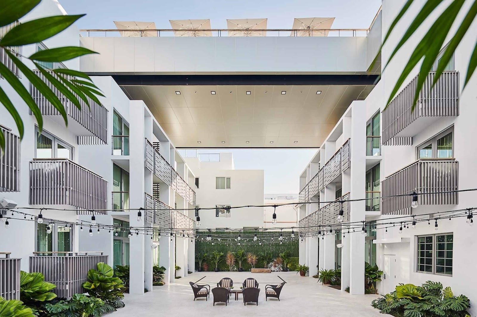 <span class="translation_missing" title="translation missing: en.meta.location_title, location_name: The Betsy Hotel, city: Miami">Location Title</span>