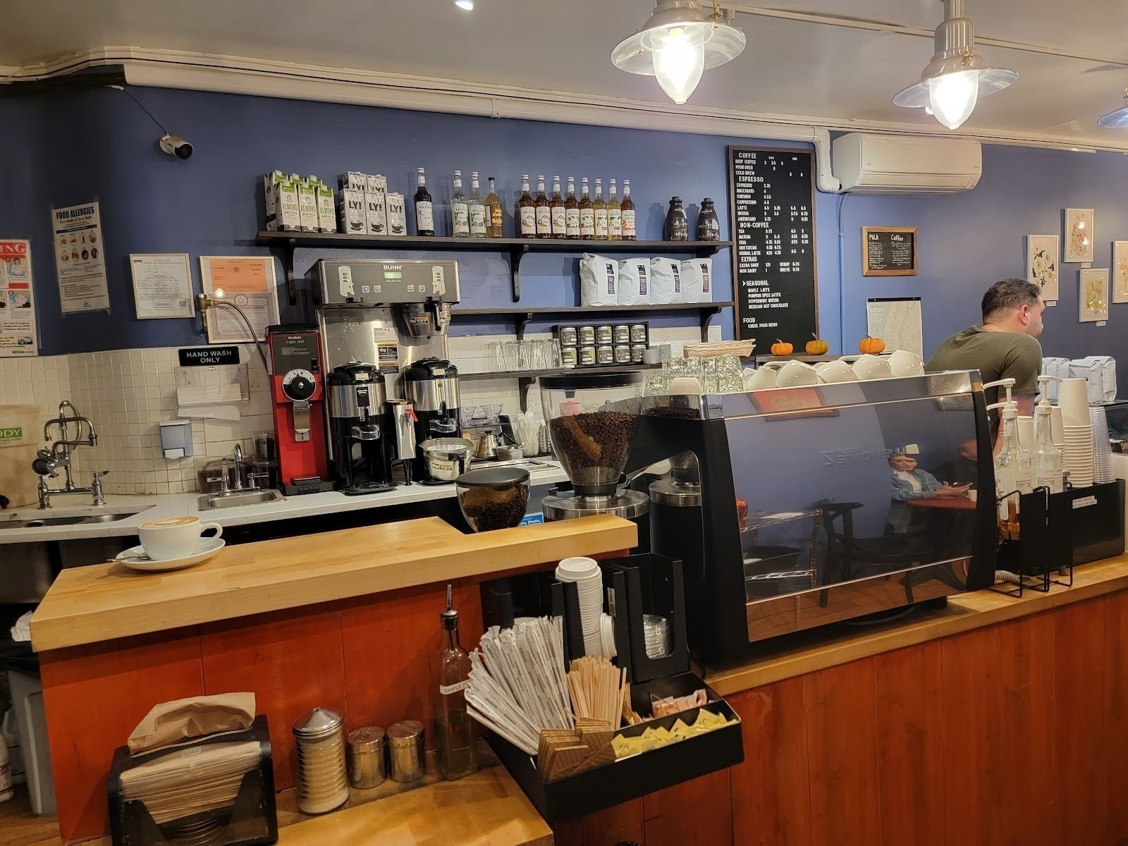 <span class="translation_missing" title="translation missing: en.meta.location_title, location_name: Absolute Coffee, city: New York">Location Title</span>