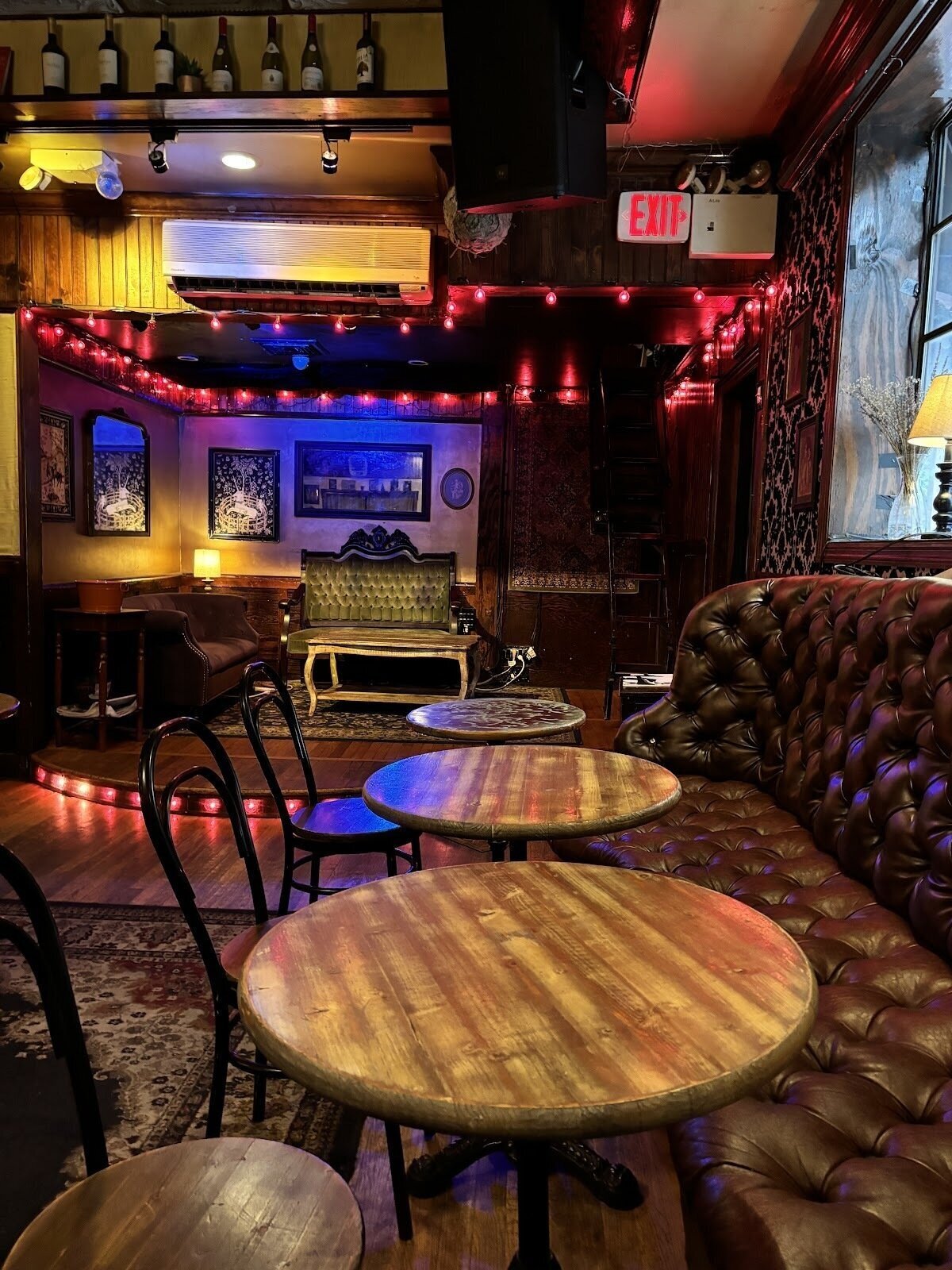 <span class="translation_missing" title="translation missing: en.meta.location_title, location_name: Fiction Bar/Cafe, city: New York">Location Title</span>