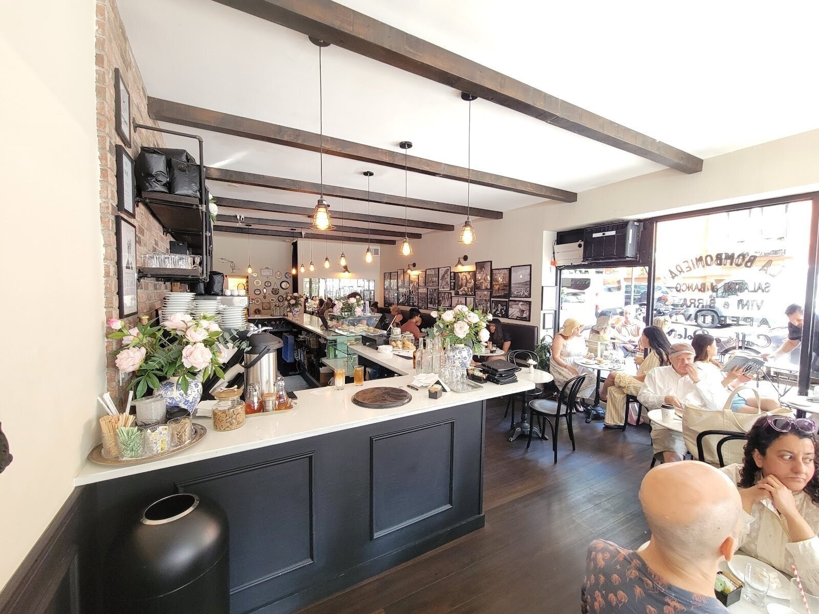 <span class="translation_missing" title="translation missing: en.meta.location_title, location_name: La Bomboniera, city: New York">Location Title</span>