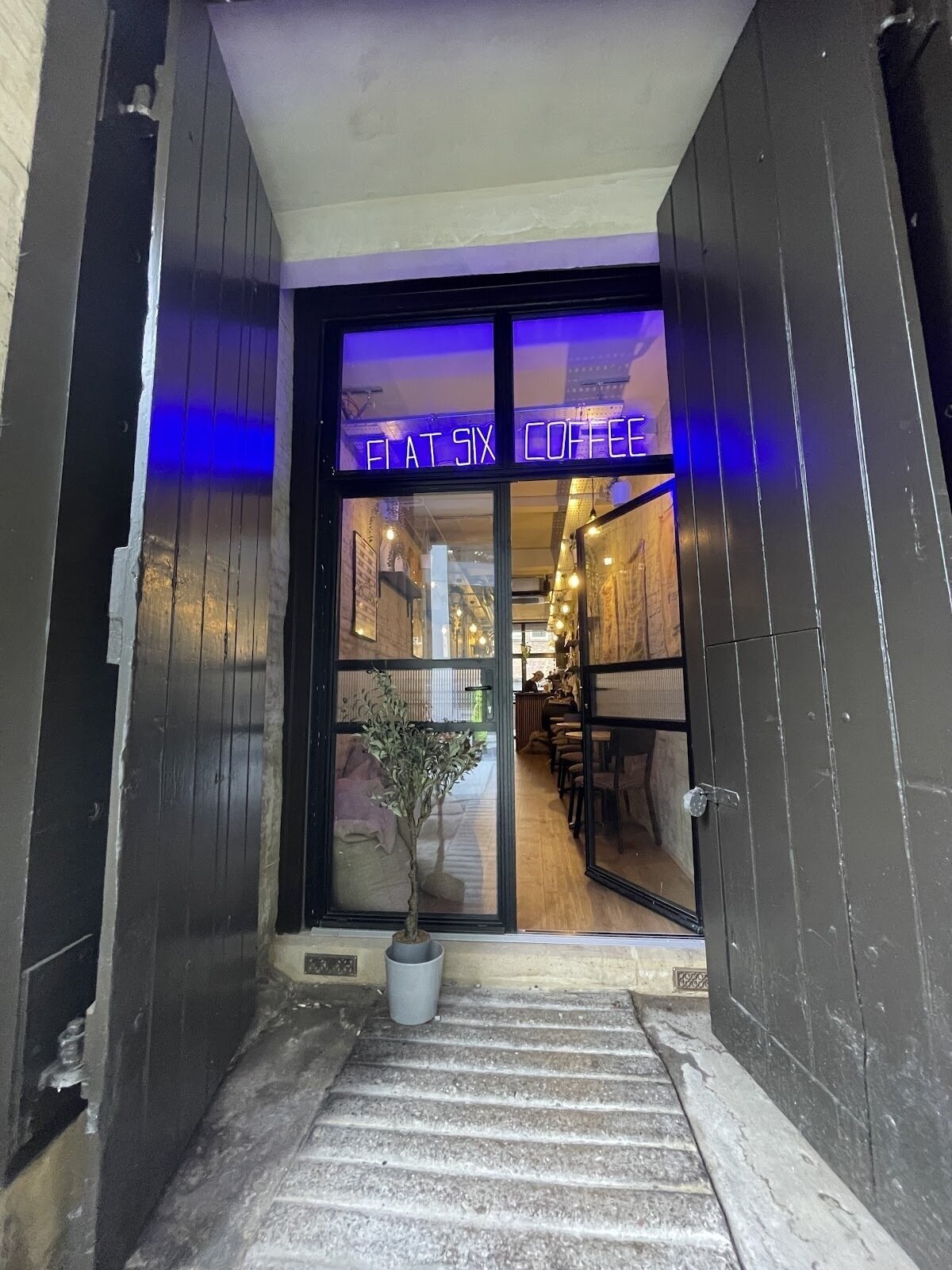 <span class="translation_missing" title="translation missing: en.meta.location_title, location_name: Flat Six Coffee Roasters, city: Newcastle ">Location Title</span>