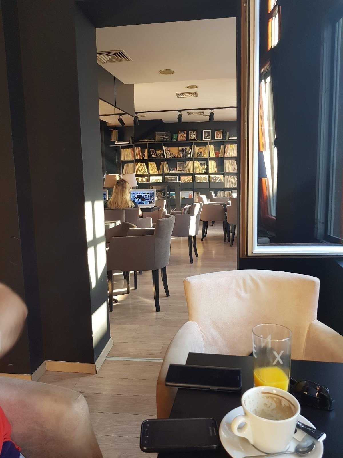 <span class="translation_missing" title="translation missing: en.meta.location_title, location_name: Vinyl Cafe, city: Niš">Location Title</span>
