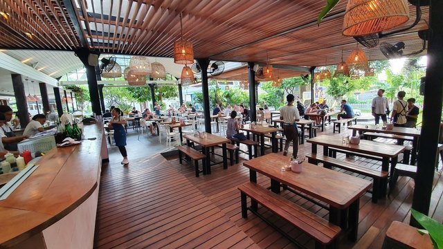 Milk & Madu Cafe