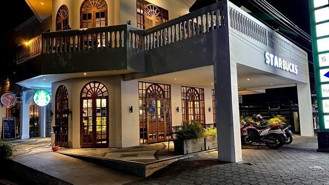 Starbucks Canggu @ Jalan Pantai Berawa