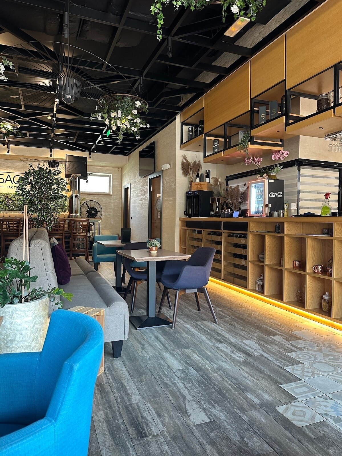 <span class="translation_missing" title="translation missing: en.meta.location_title, location_name: Ambasador gastrobar, city: Novi Sad">Location Title</span>
