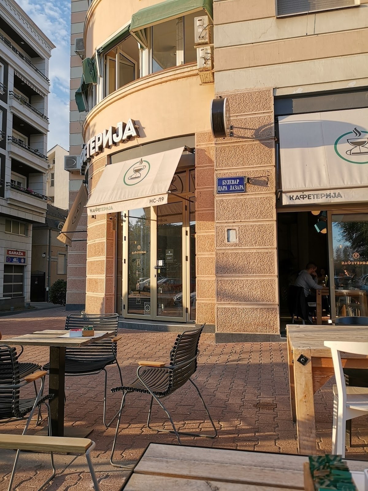 <span class="translation_missing" title="translation missing: en.meta.location_title, location_name: Kafeterija Novi Sad, city: Novi Sad">Location Title</span>
