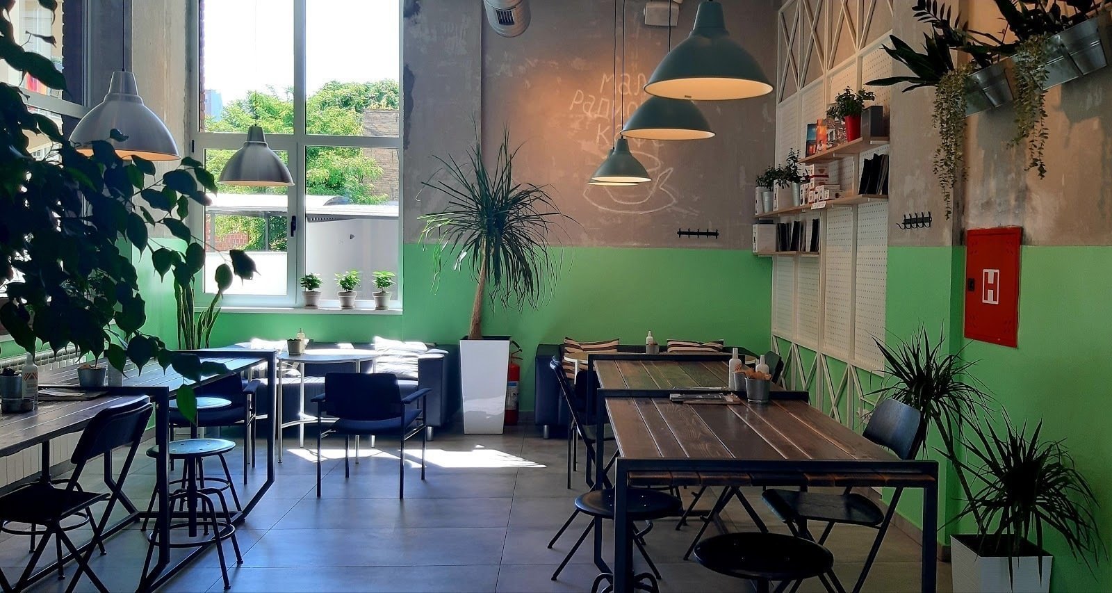 <span class="translation_missing" title="translation missing: en.meta.location_title, location_name: Mala Radionica Kafe, city: Novi Sad">Location Title</span>