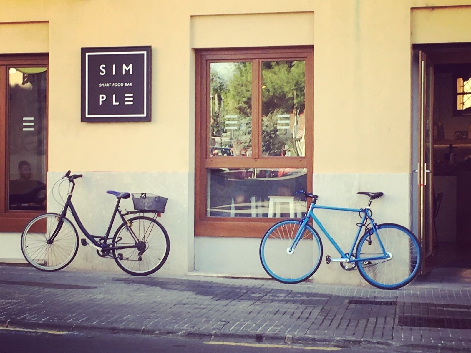 <span class="translation_missing" title="translation missing: en.meta.location_title, location_name: Simple Smart Food Bar, city: Palma">Location Title</span>