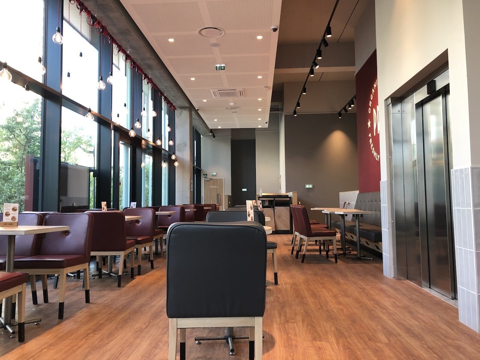 <span class="translation_missing" title="translation missing: en.meta.location_title, location_name: Pret A Manger Italie Deux, city: Paris">Location Title</span>